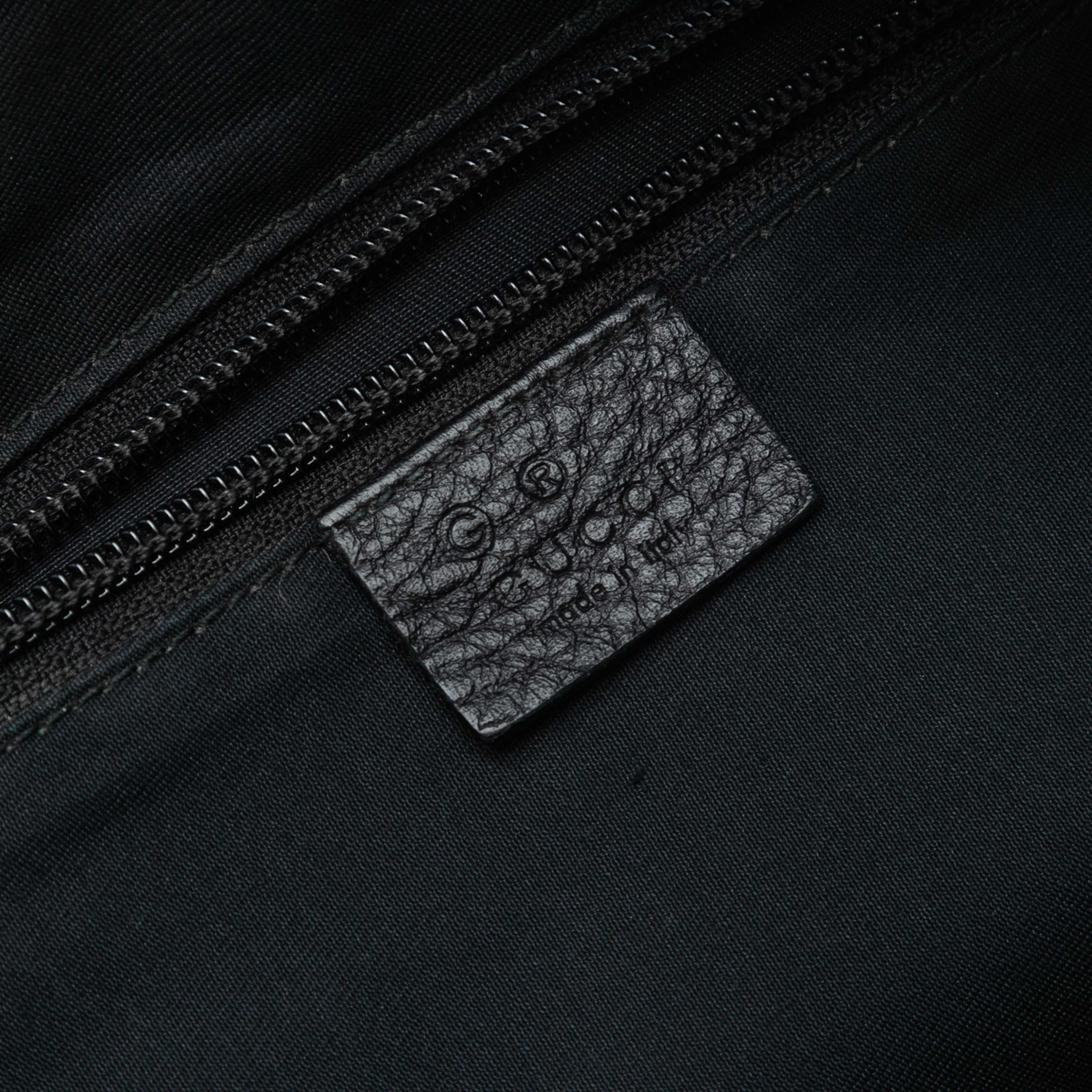 Gucci Gg Denim Crossbody, från Luxclusif, i färgen black. Klicka för att öppna bilden i stort format