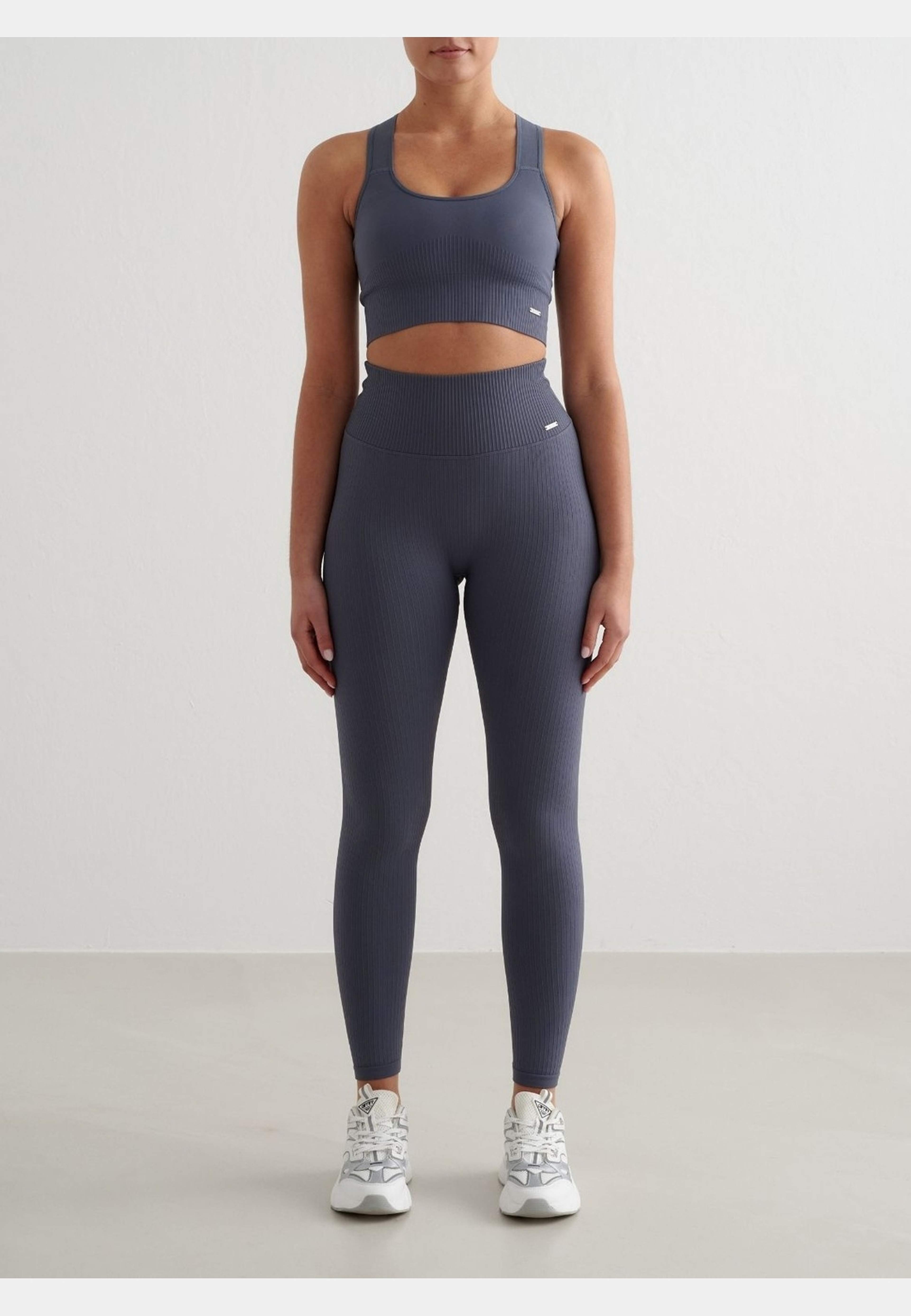 Ribbed Seamless High Support Bra, från aim'n, i färgen storm blue. Klicka för att öppna bilden i stort format