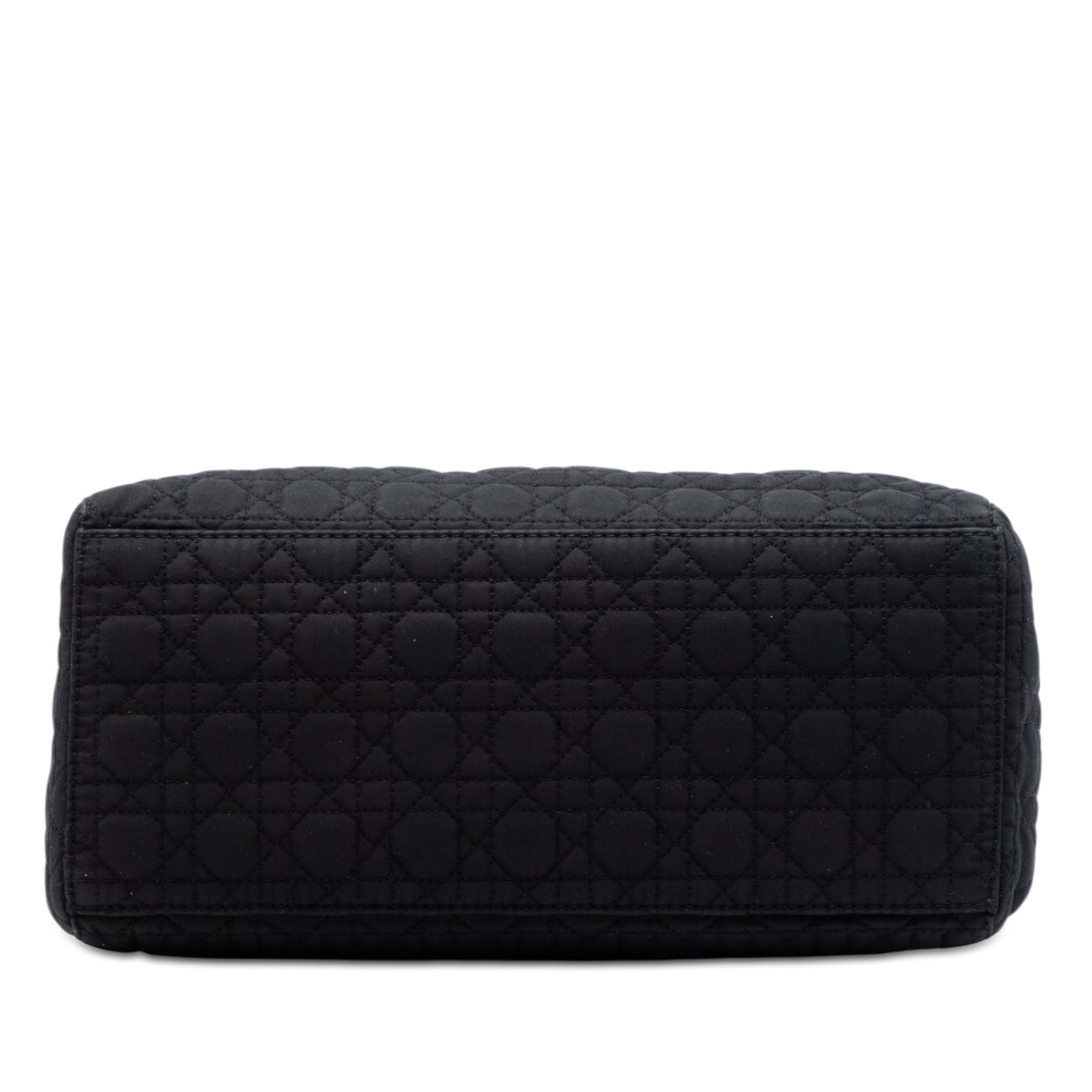 Dior Medium Nylon Microcannage Lady Dior, från Luxclusif, i färgen black. Klicka för att öppna bilden i stort format