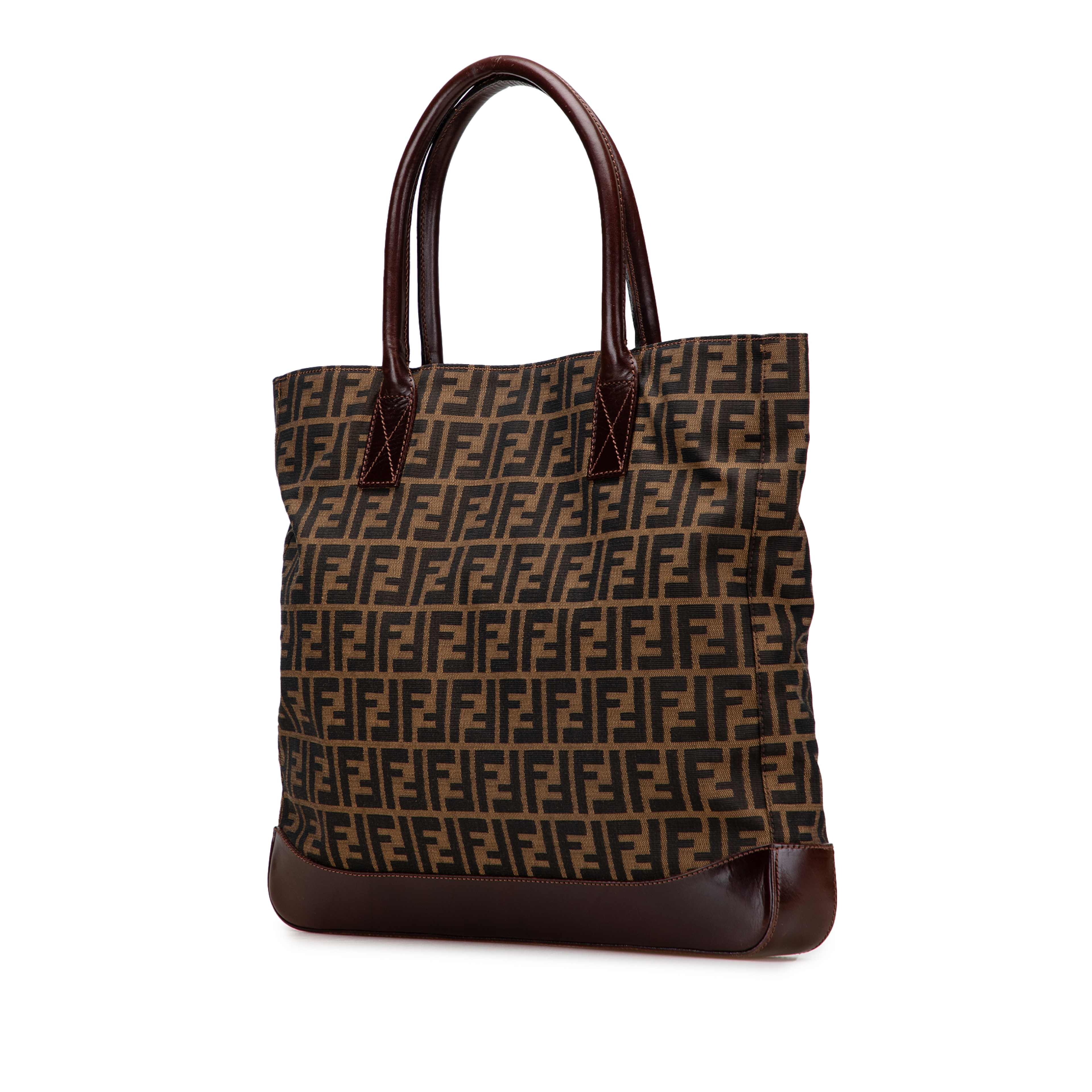 Fendi Large Zucca Canvas Tote, från Luxclusif, i färgen brown. Klicka för att öppna bilden i stort format