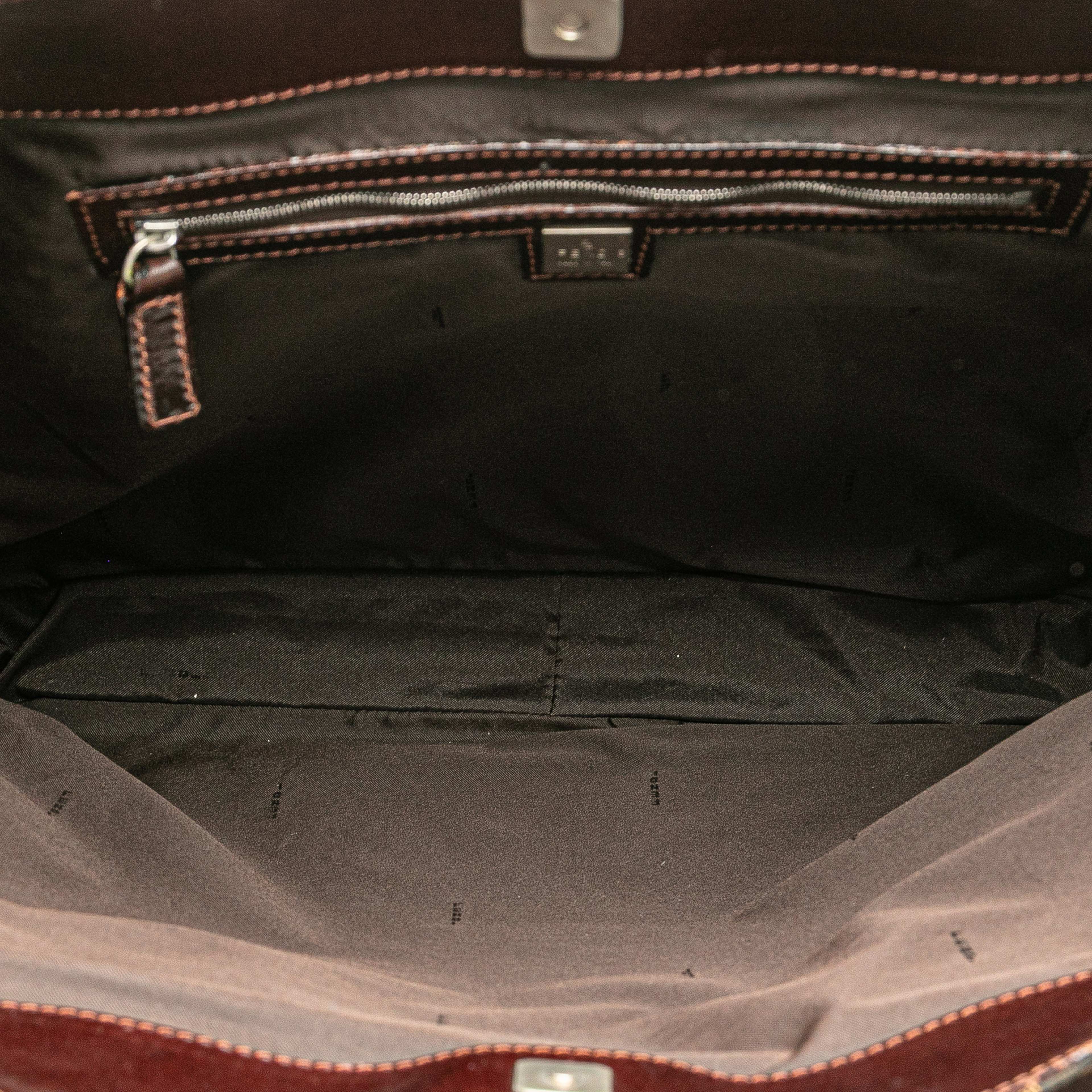 Fendi Large Zucca Canvas Tote, från Luxclusif, i färgen brown. Klicka för att öppna bilden i stort format