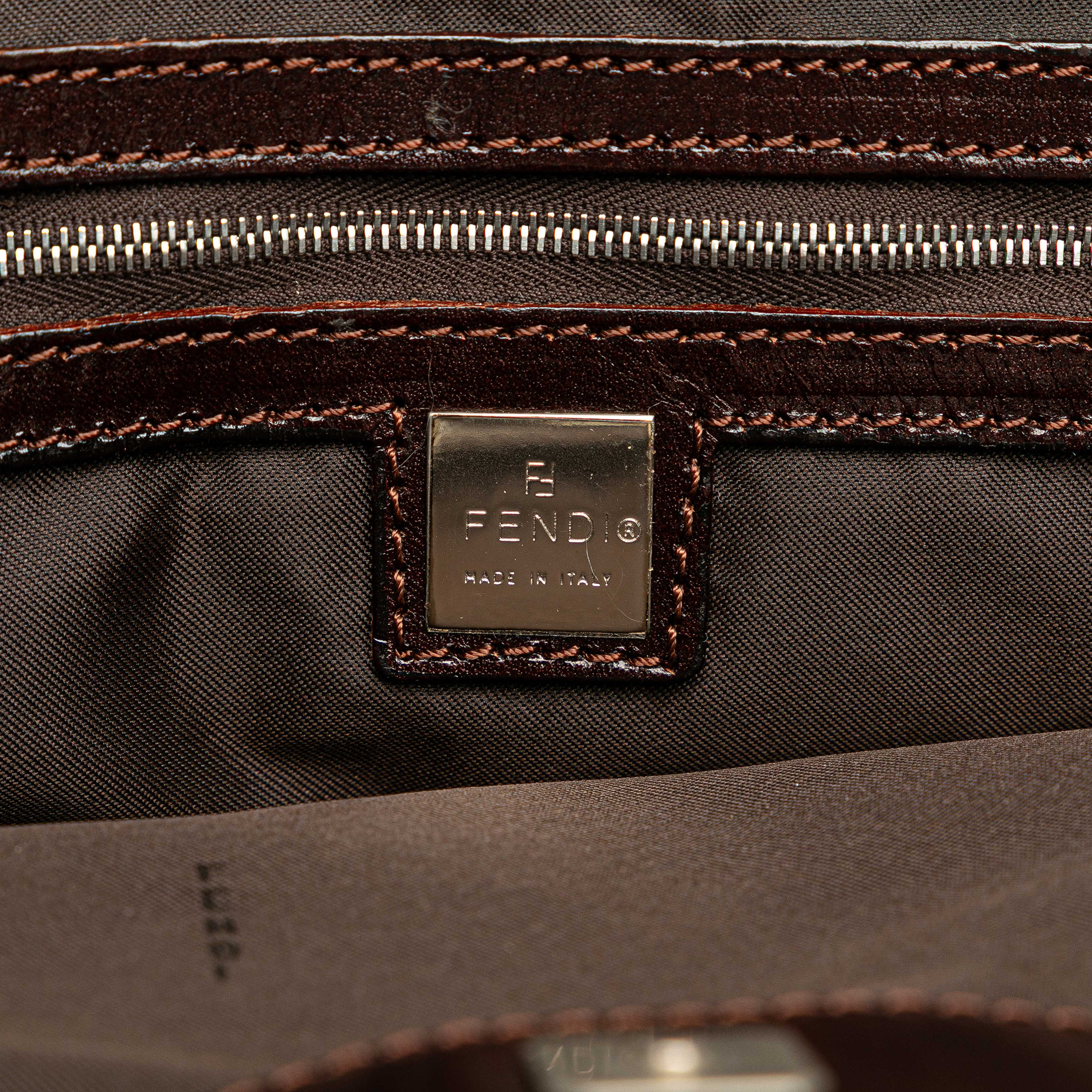 Fendi Large Zucca Canvas Tote, från Luxclusif, i färgen brown. Klicka för att öppna bilden i stort format