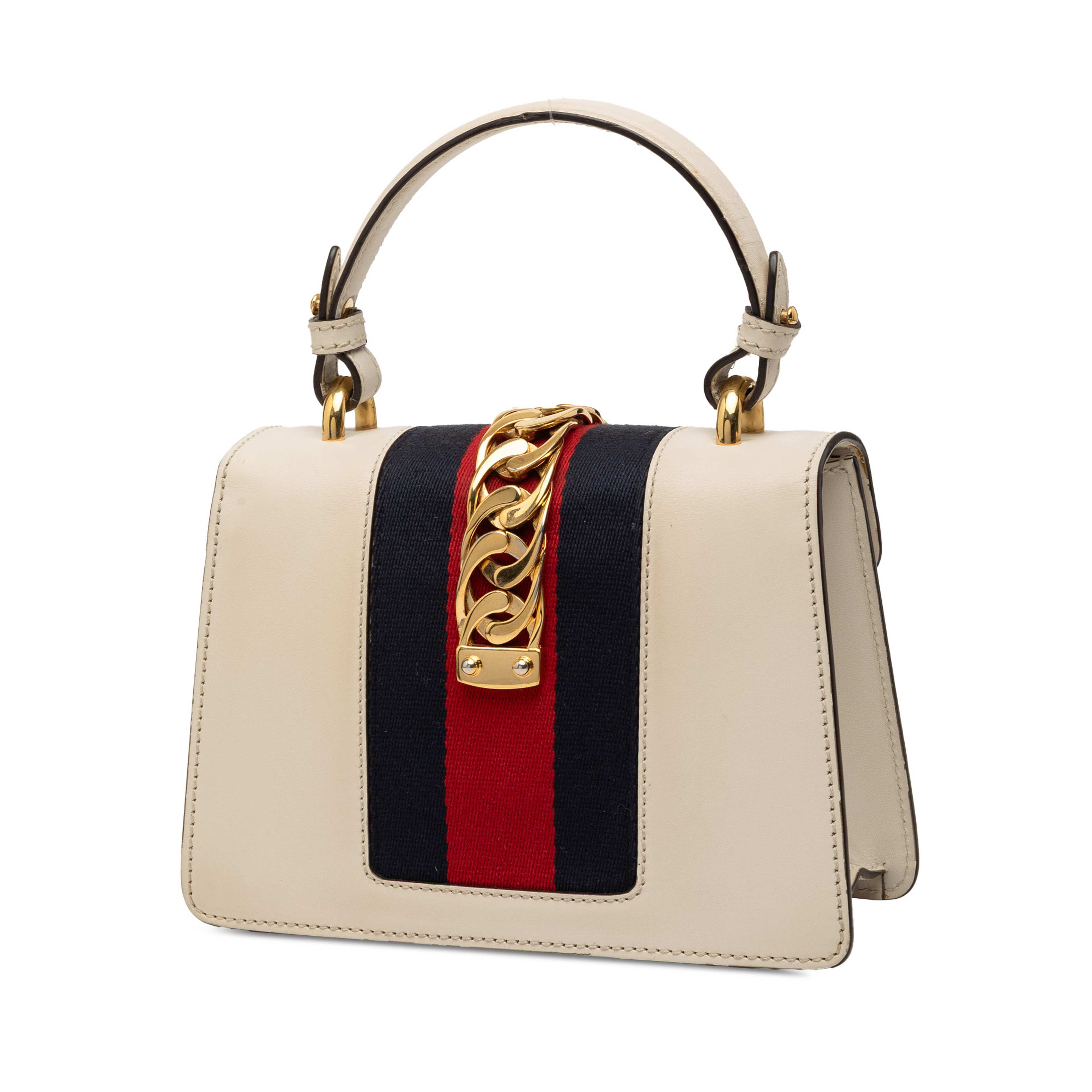Gucci Mini Calfskin Sylvie Satchel, från Luxclusif, i färgen ivory. Klicka för att öppna bilden i stort format