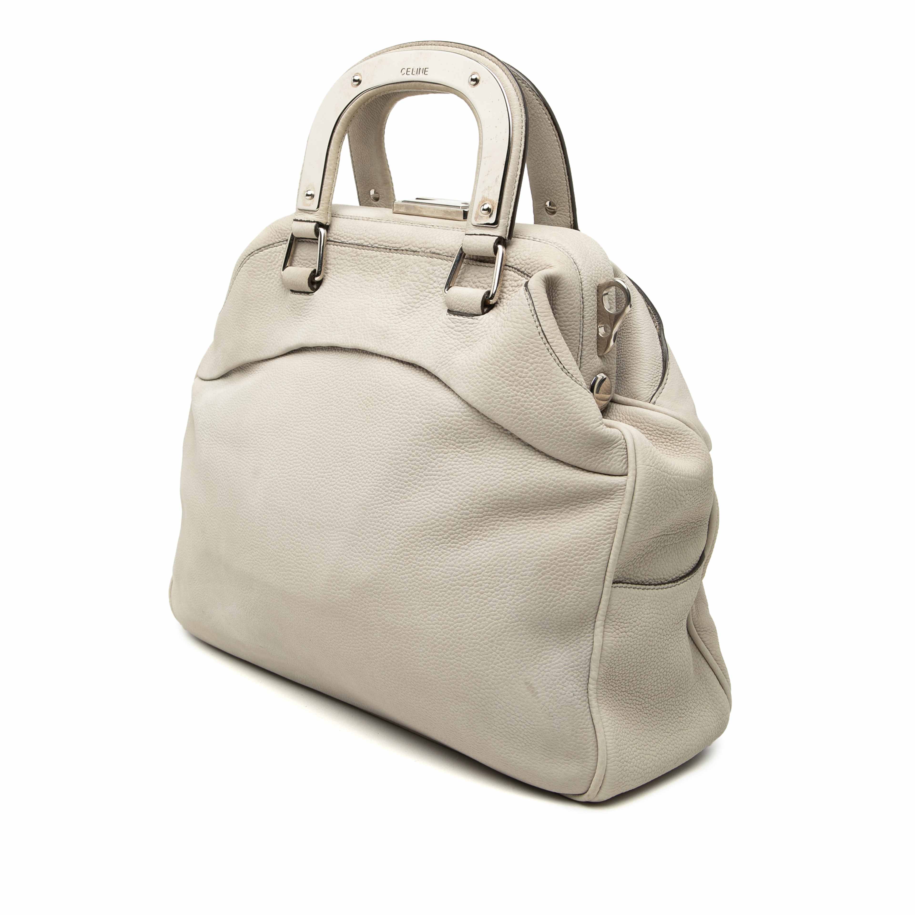 Celine Grained Calfskin Soft Frame Doctor Bag, från Luxclusif, i färgen light gray. Klicka för att öppna bilden i stort format