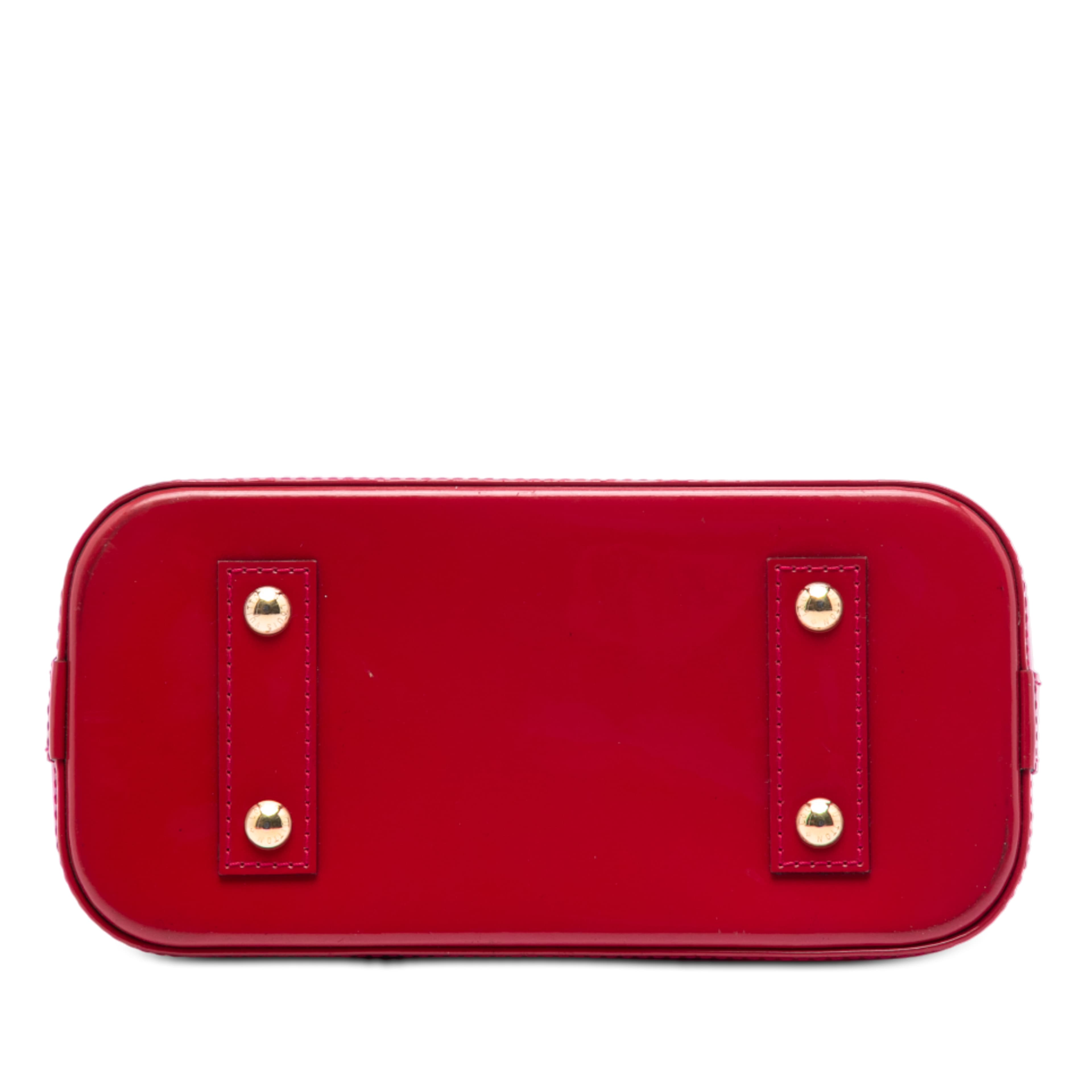 Louis Vuitton Monogram Vernis Alma Bb, från Luxclusif, i färgen red. Klicka för att öppna bilden i stort format
