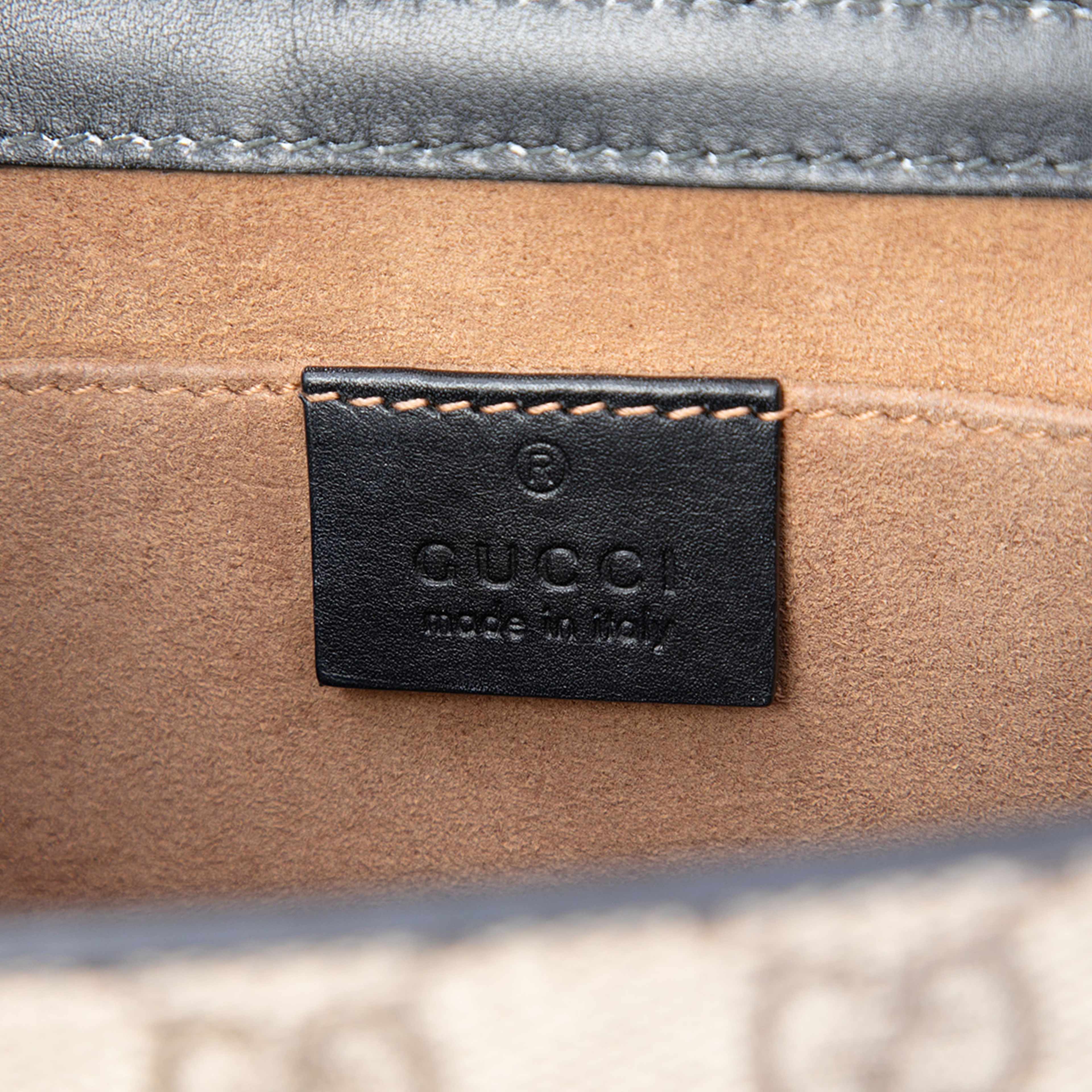 Gucci Small Gg Supreme Padlock Crossbody, från Luxclusif, i färgen beige. Klicka för att öppna bilden i stort format