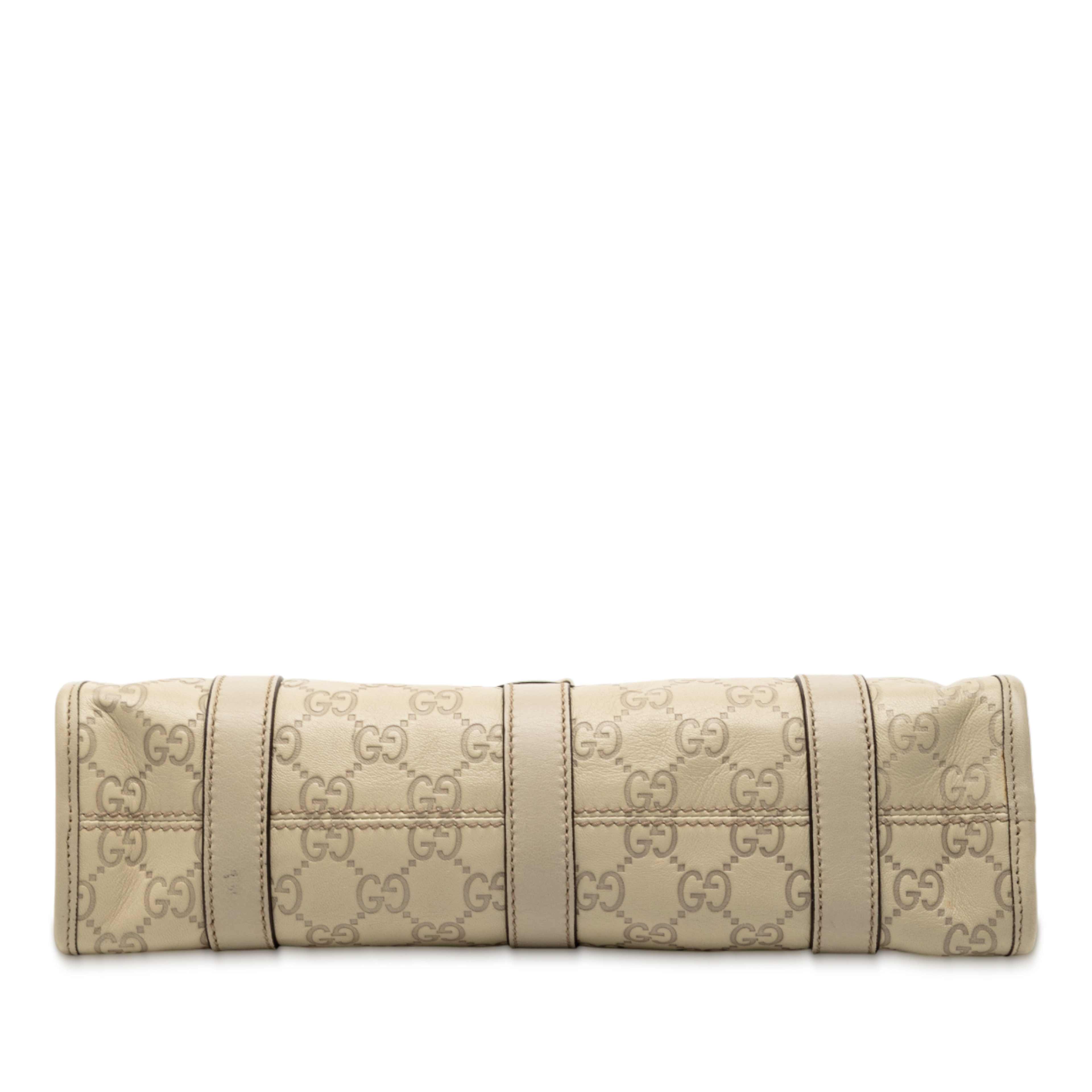 Gucci Guccissima Jackie Joy Bardot Shoulder Bag, från Luxclusif, i färgen vit. Klicka för att öppna bilden i stort format