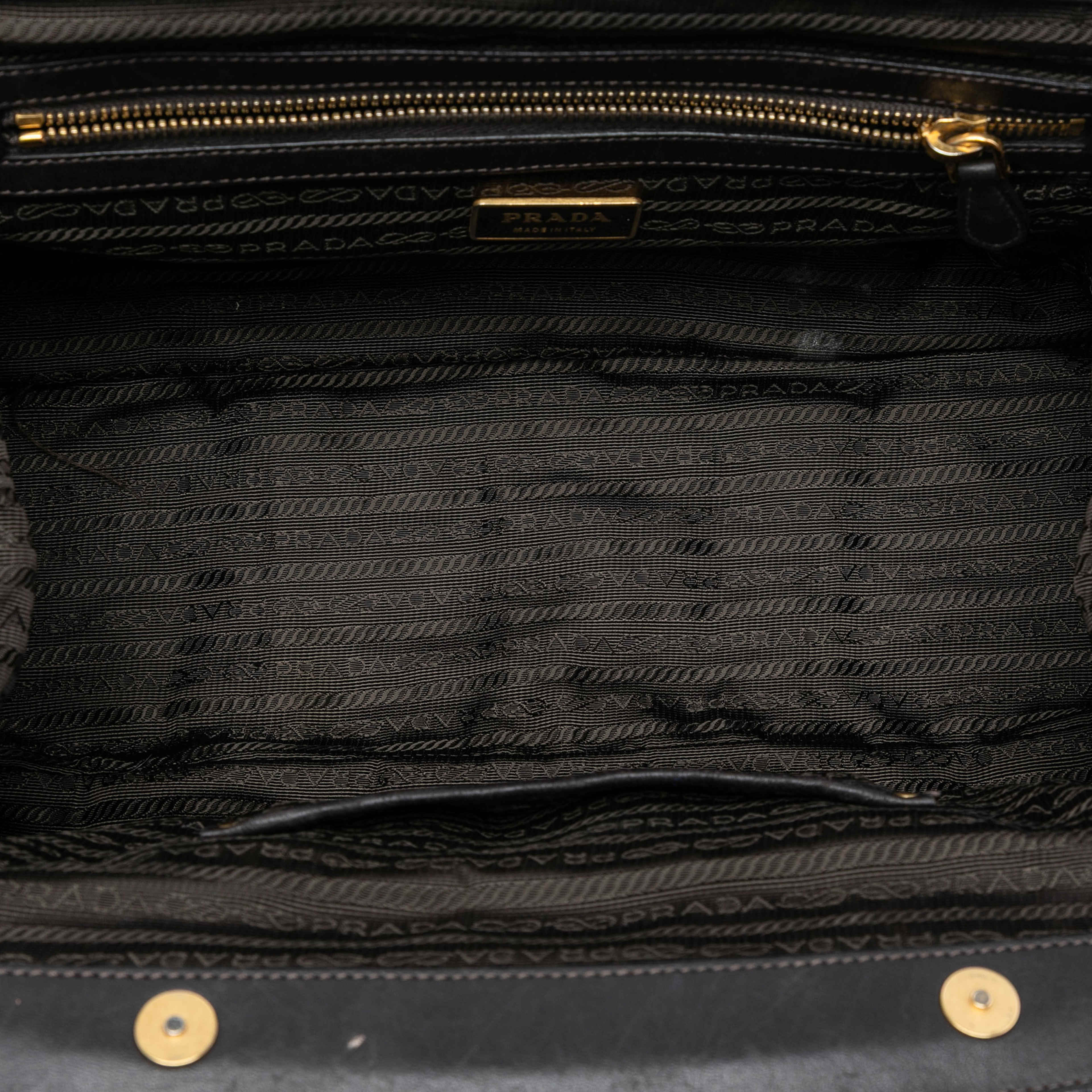 Prada Tessuto Gaufre Frame Handbag, från Luxclusif, i färgen dark green. Klicka för att öppna bilden i stort format