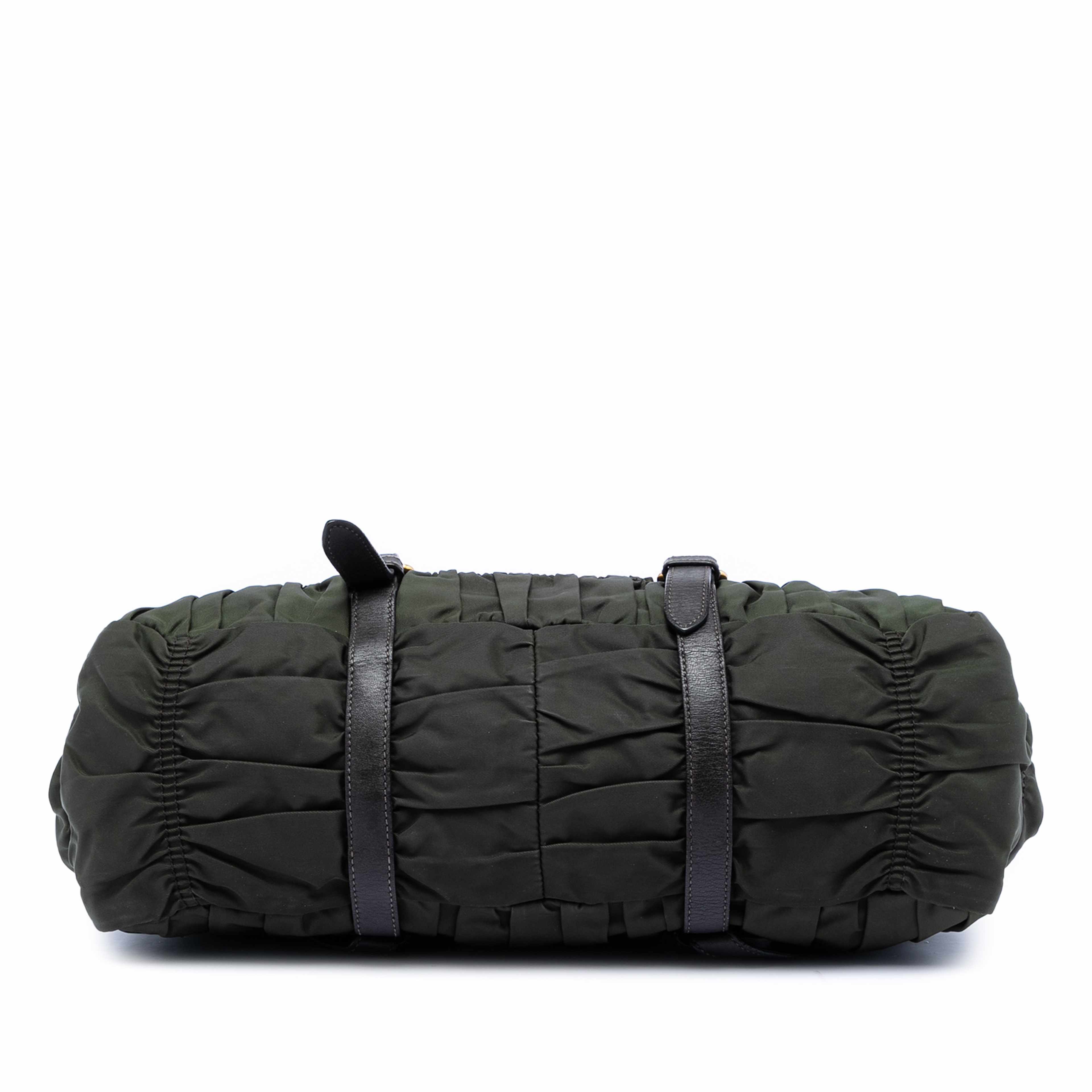 Prada Tessuto Gaufre Frame Handbag, från Luxclusif, i färgen dark green. Klicka för att öppna bilden i stort format