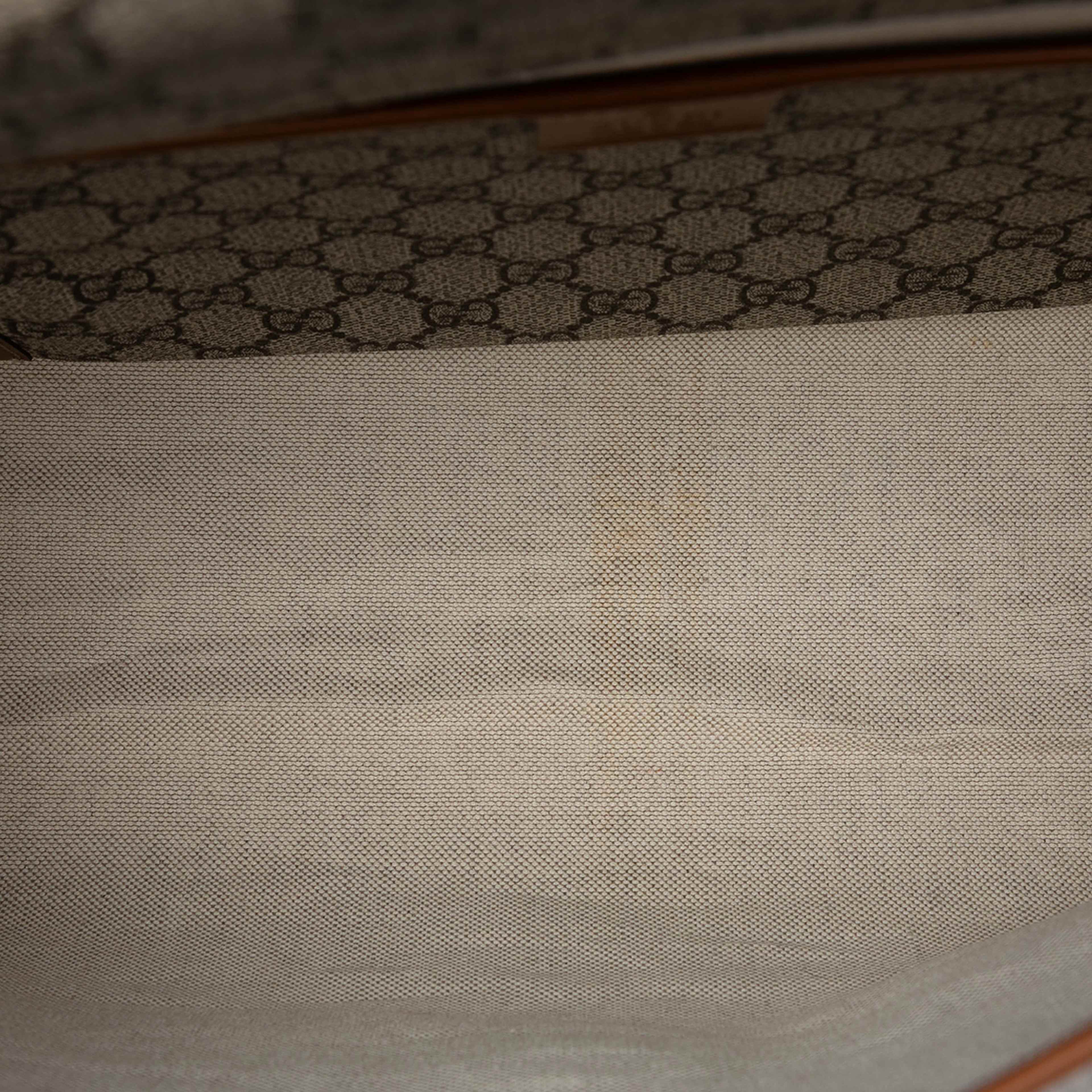 Gucci Gg Supreme Web Messenger Bag, från Luxclusif, i färgen beige. Klicka för att öppna bilden i stort format