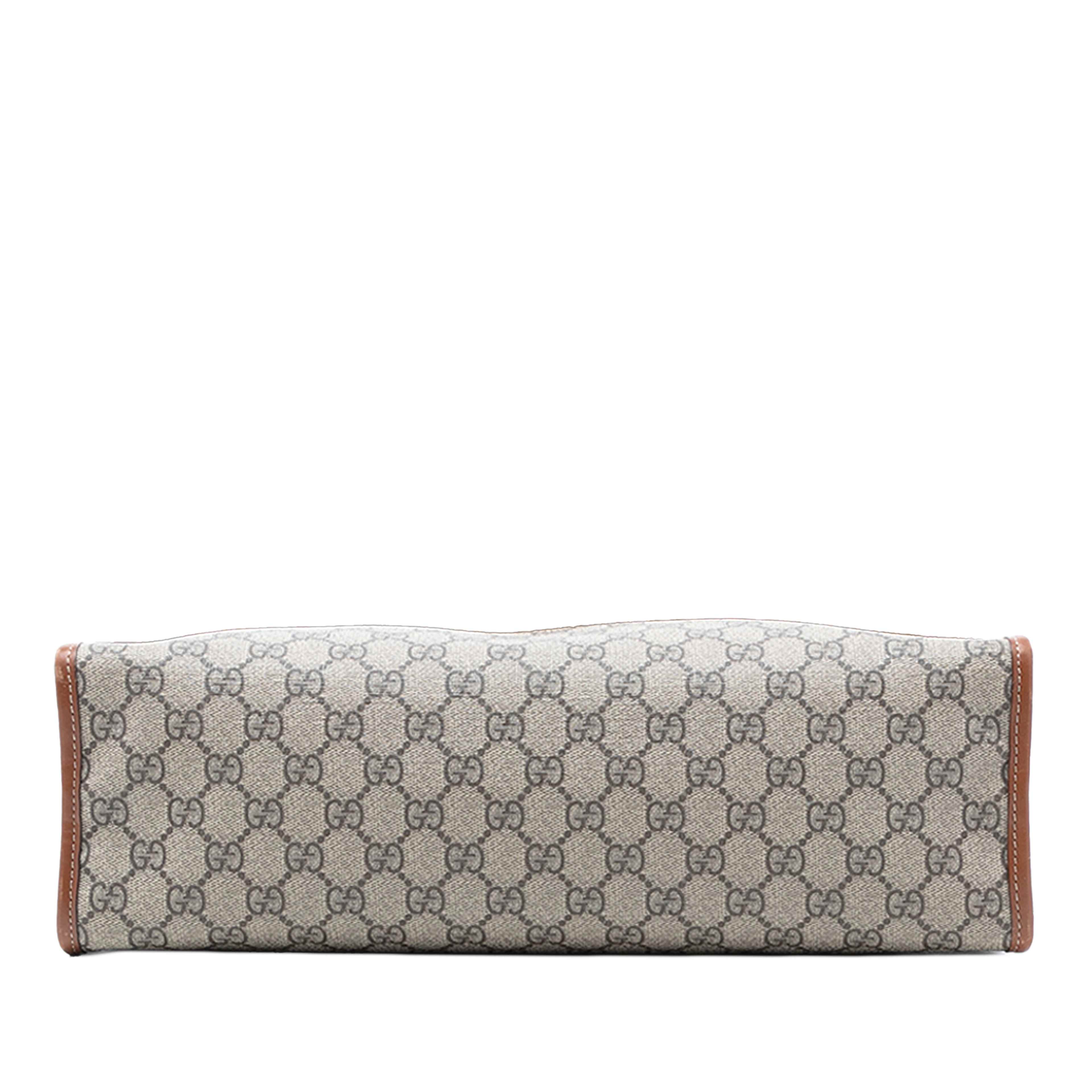 Gucci Gg Supreme Web Messenger Bag, från Luxclusif, i färgen beige. Klicka för att öppna bilden i stort format