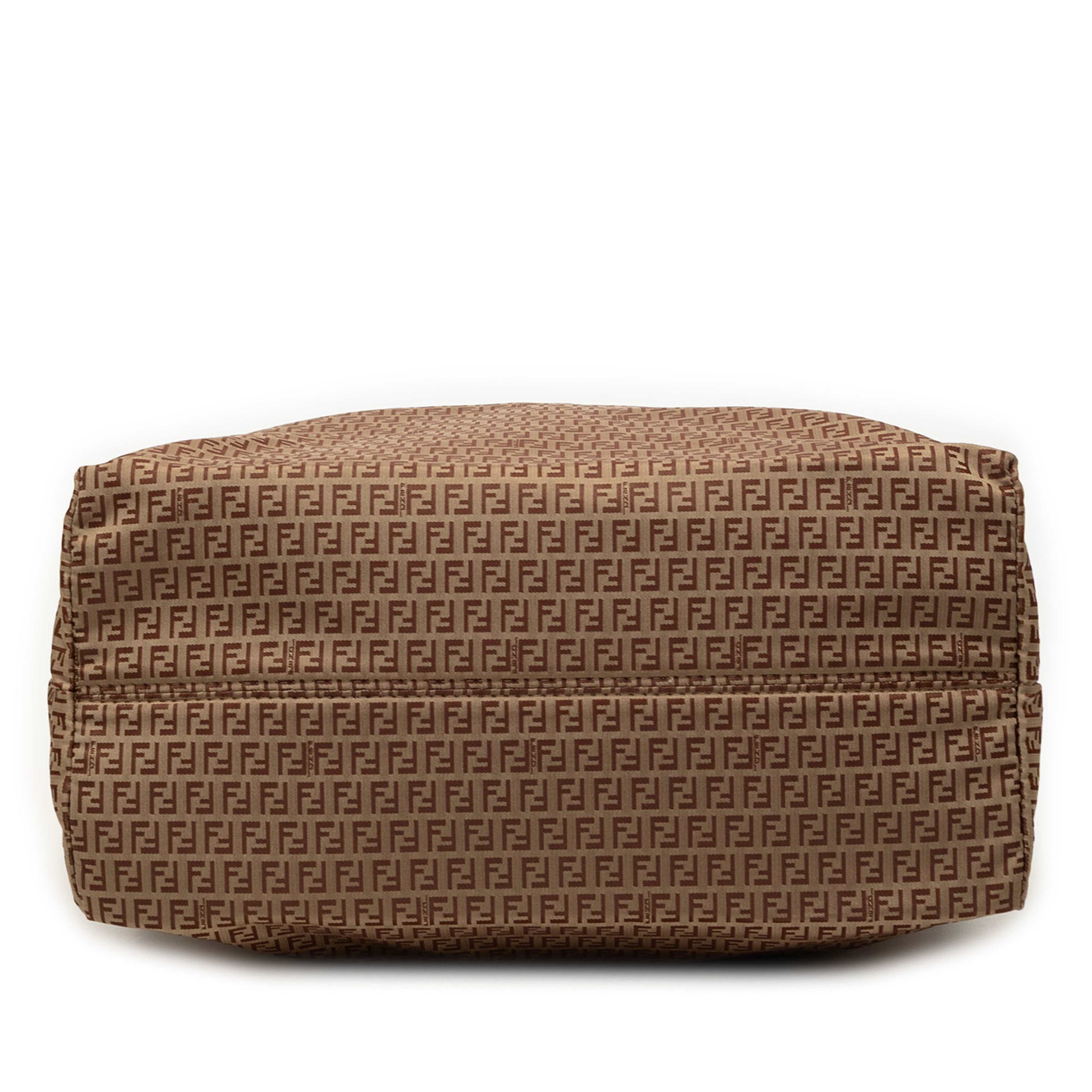 Fendi Micro Zucchino Nylon Tote, från Luxclusif, i färgen beige. Klicka för att öppna bilden i stort format