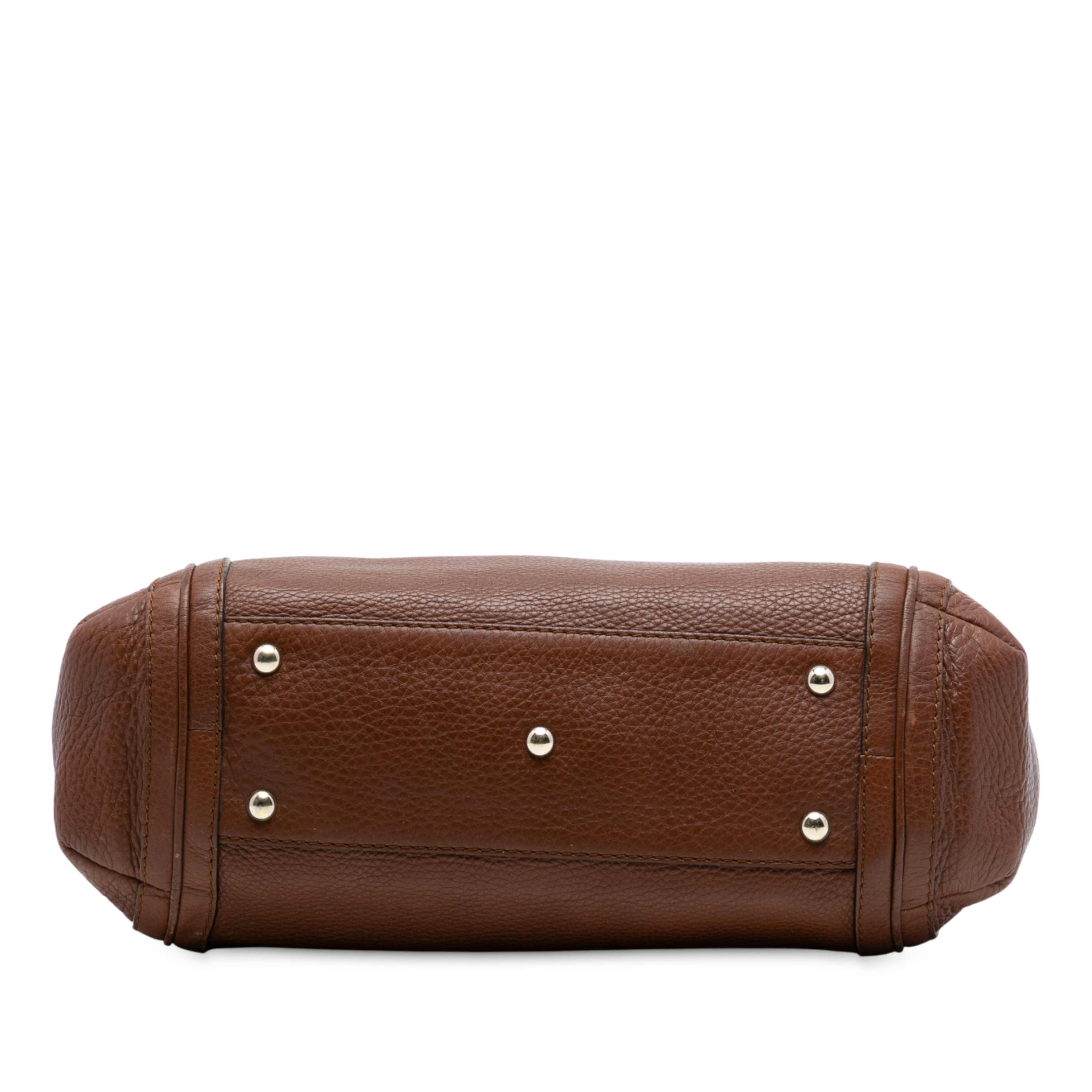 Gucci Large Calfskin Bella Shoulder Bag, från Luxclusif, i färgen brown. Klicka för att öppna bilden i stort format