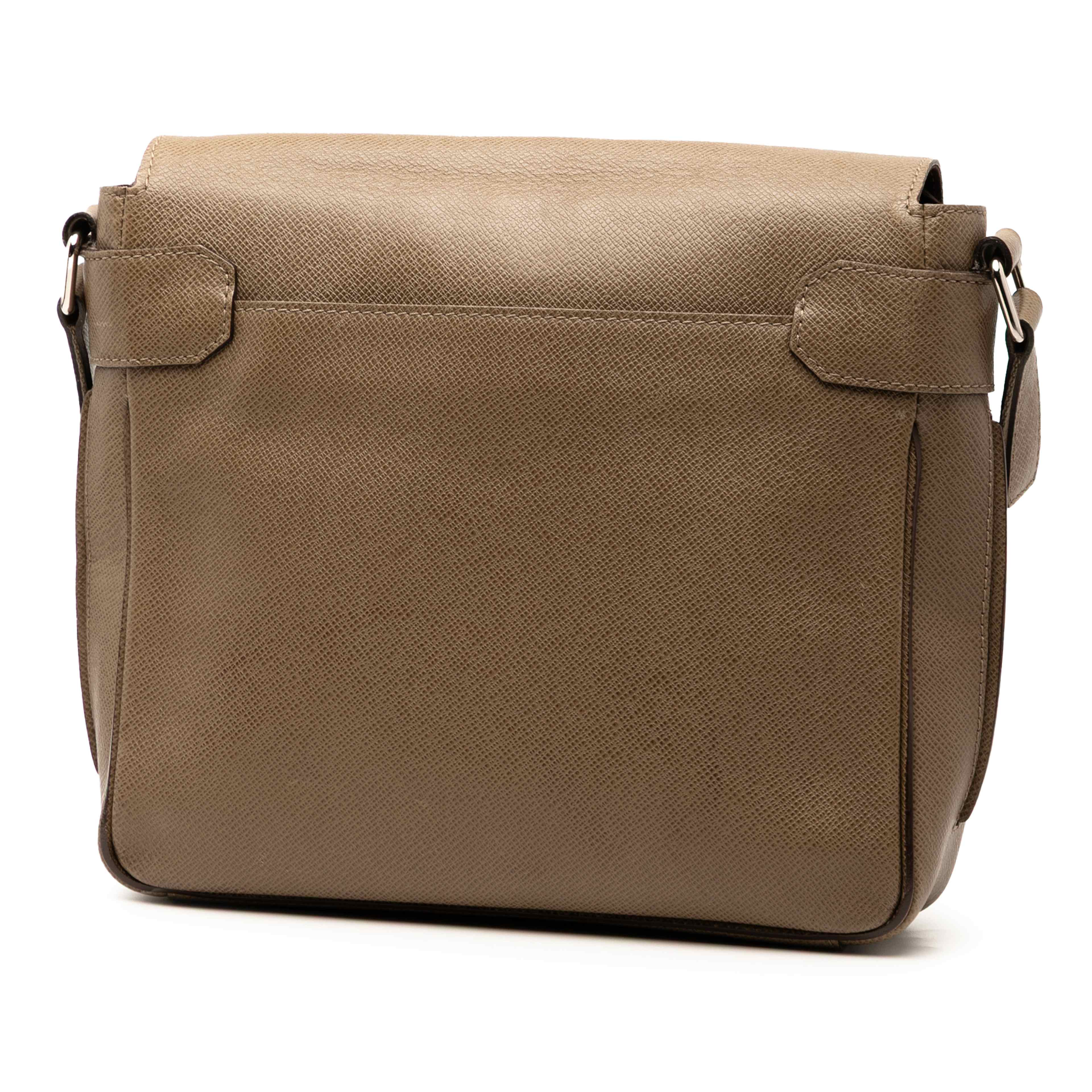 Louis Vuitton Taiga Roman Pm, från Luxclusif, i färgen light brown. Klicka för att öppna bilden i stort format