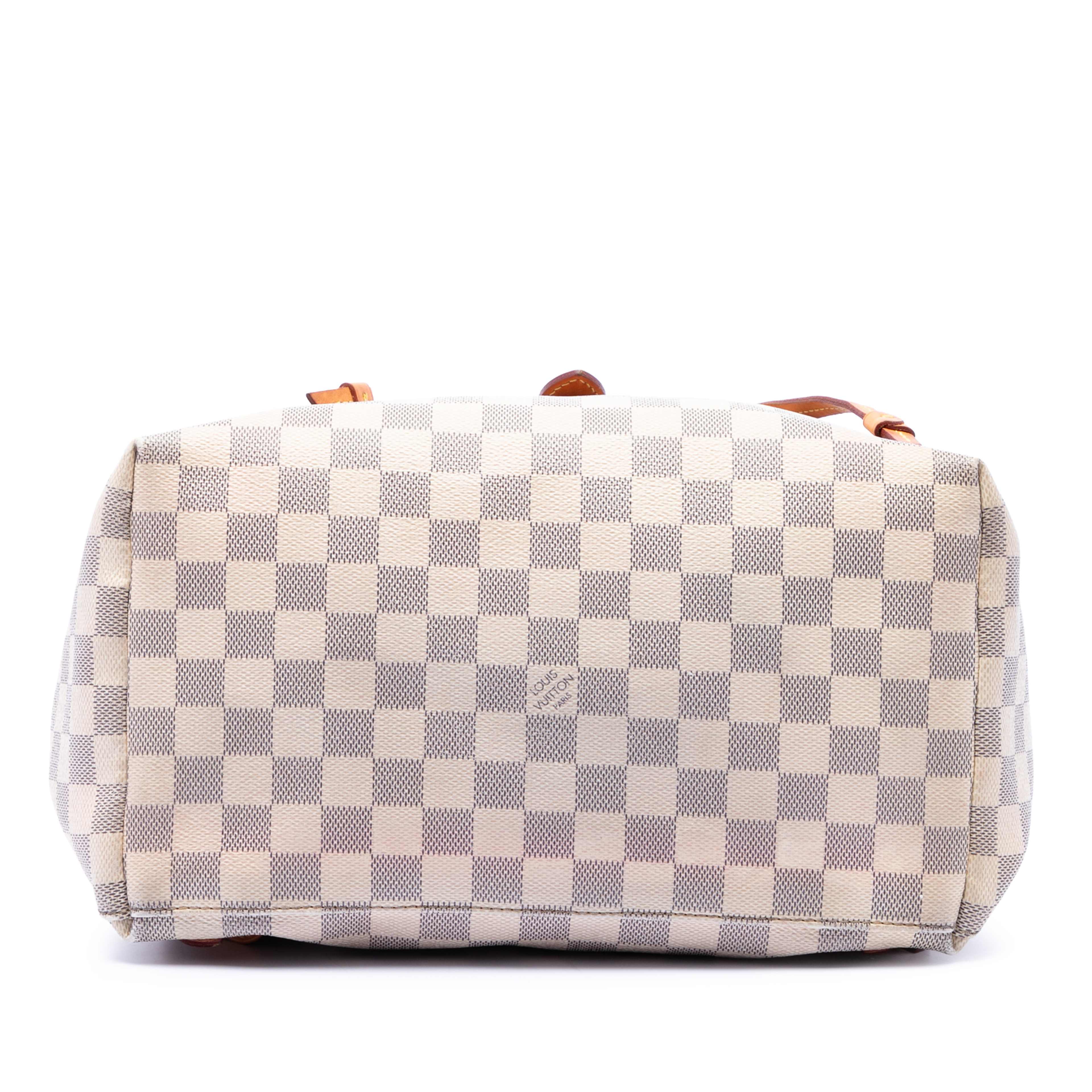 Louis Vuitton Damier Azur Sperone, från Luxclusif, i färgen white. Klicka för att öppna bilden i stort format