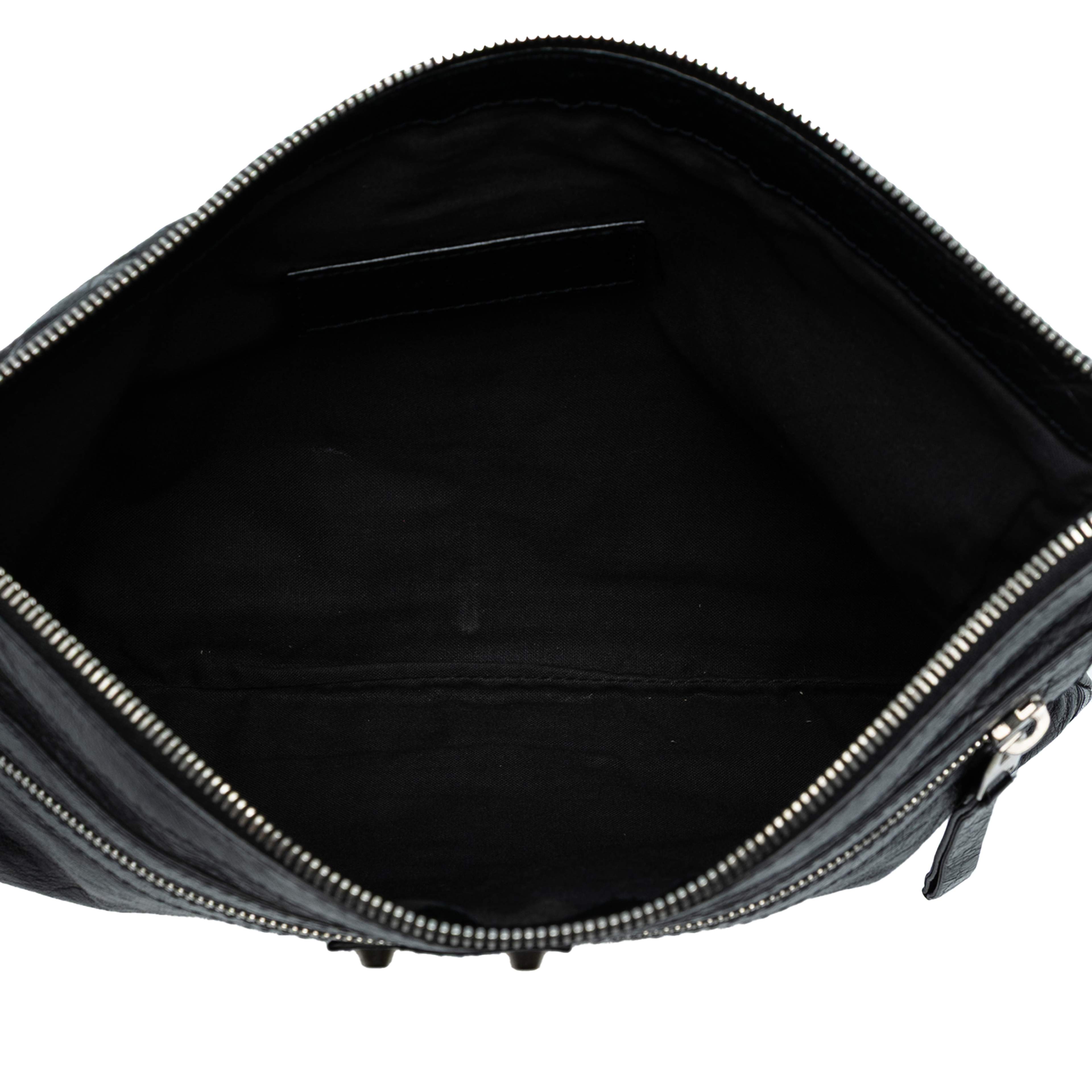 Balenciaga Lambskin Motocross Classic Clip M Clutch, från Luxclusif, i färgen black. Klicka för att öppna bilden i stort format