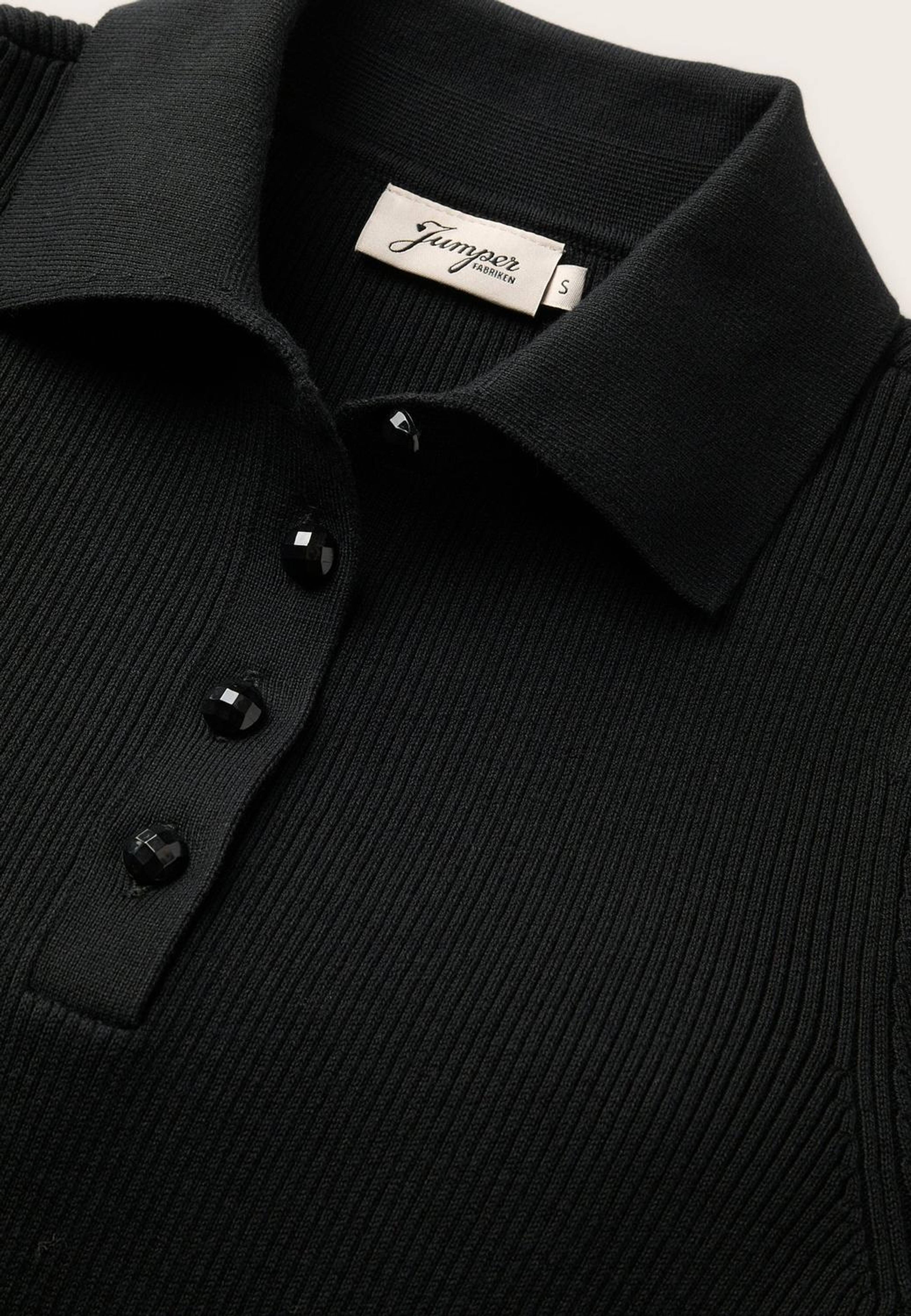 Tyne Dress, från Jumperfabriken, i färgen black. Klicka för att öppna bilden i stort format