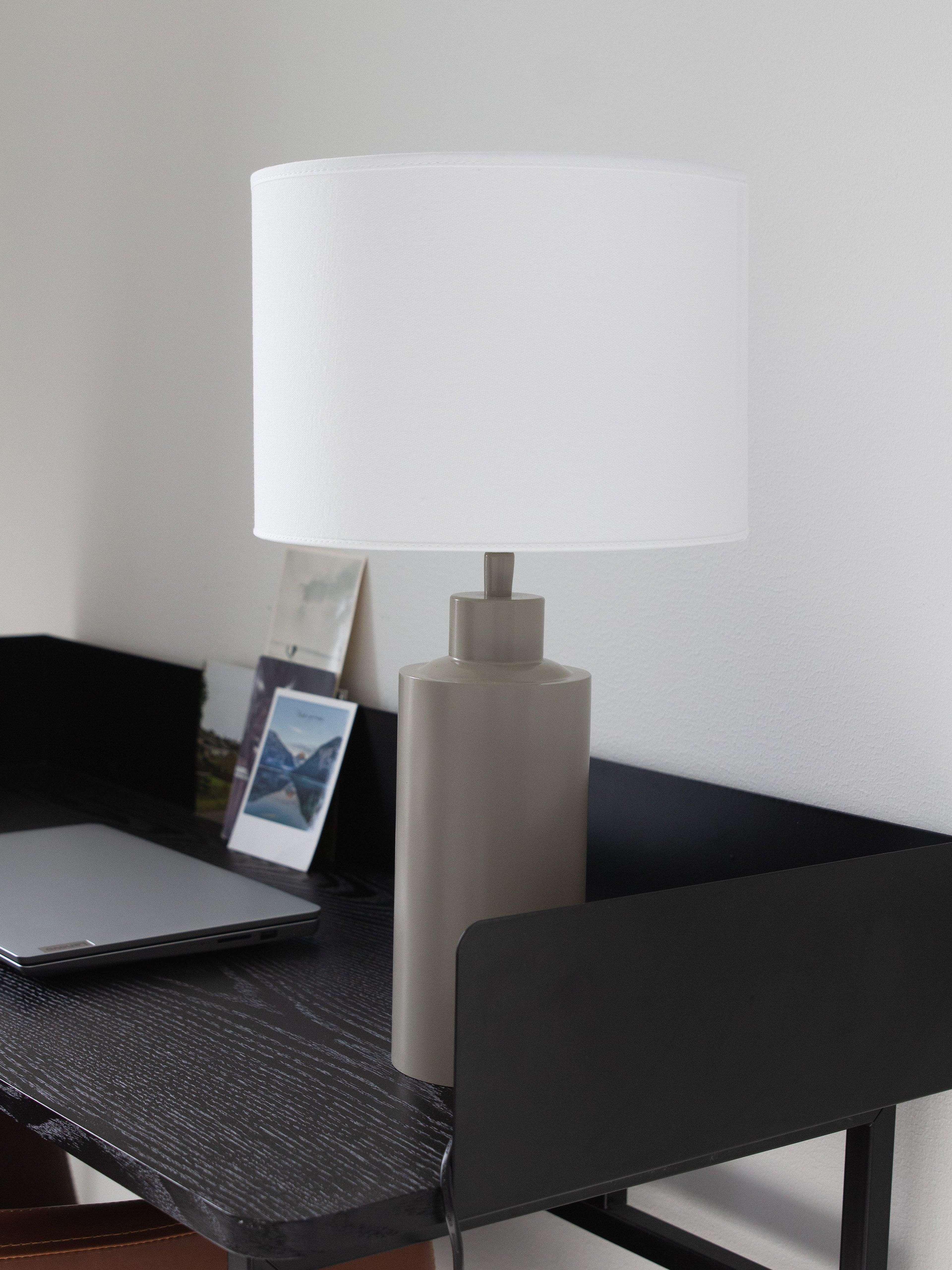 Solo Bordslampa, från PR Home, i färgen beige. Klicka för att öppna bilden i stort format