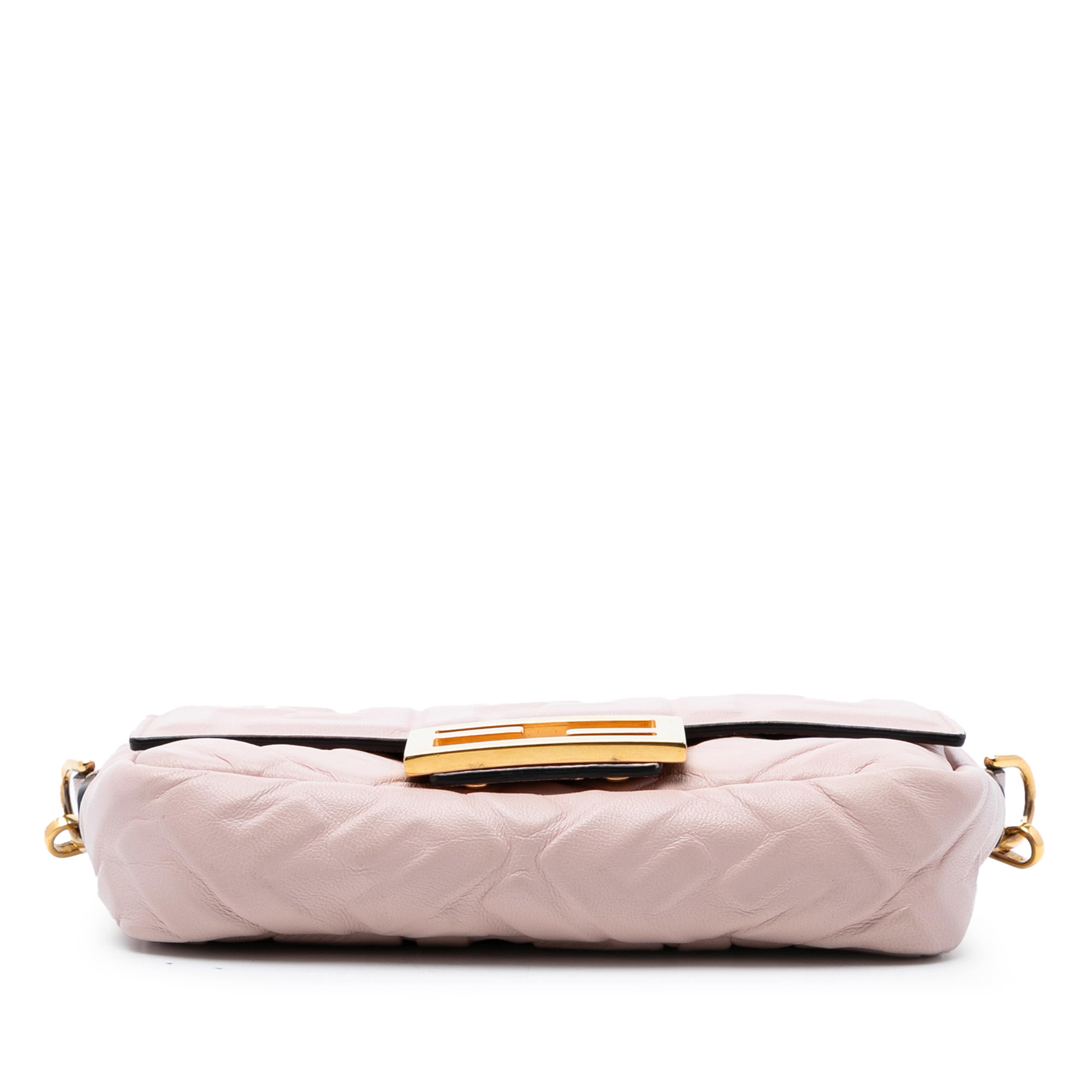 Fendi Mini Zucca Embossed Leather Baguette Satchel, från Luxclusif, i färgen light pink. Klicka för att öppna bilden i stort format