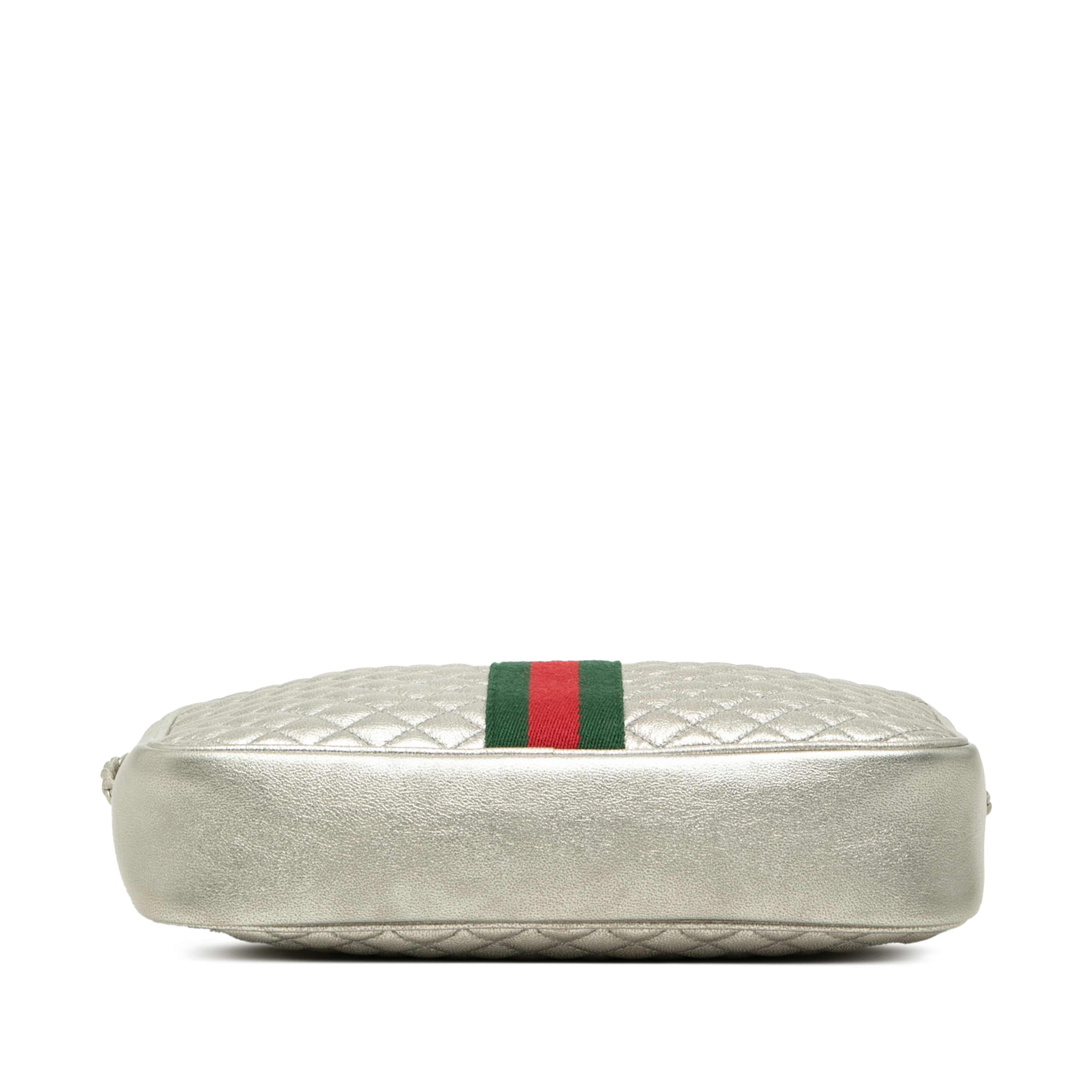 Gucci Small Quilted Metallic Calfskin Web Trapuntata Crossbody, från Luxclusif, i färgen silver. Klicka för att öppna bilden i stort format