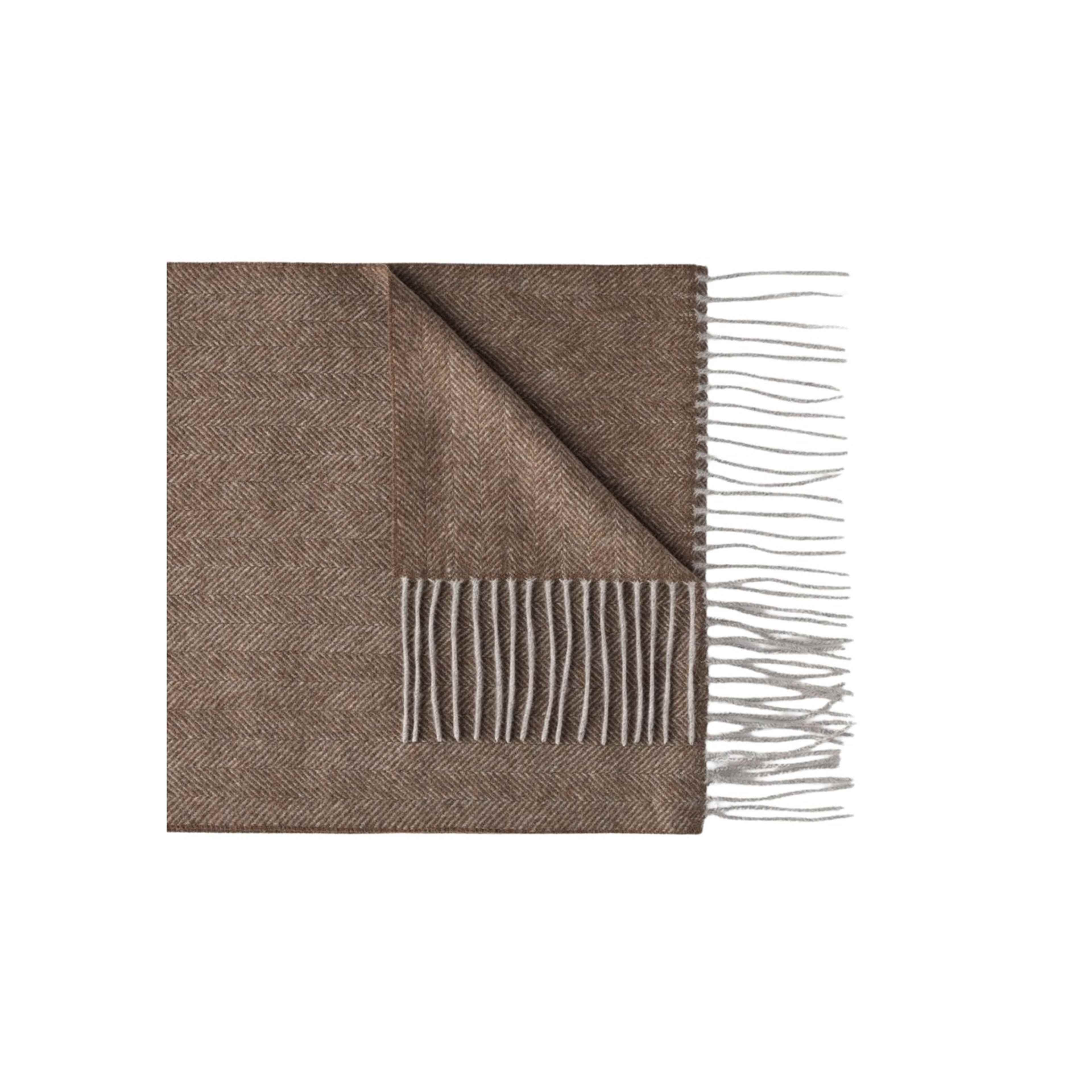 Cashmere Scarf, från John Henric, i färgen brown. Klicka för att öppna bilden i stort format