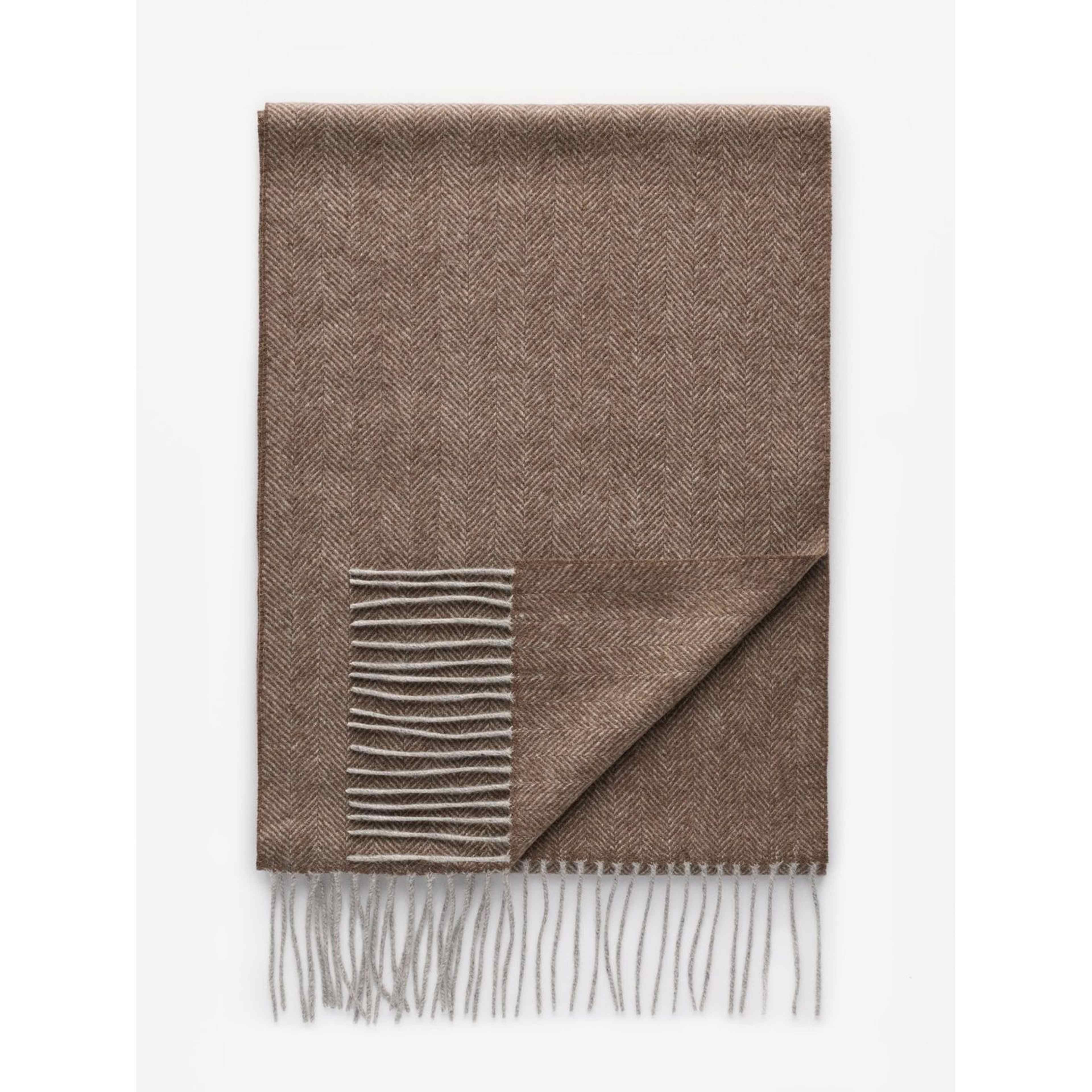 Cashmere Scarf, från John Henric, i färgen brown. Klicka för att öppna bilden i stort format