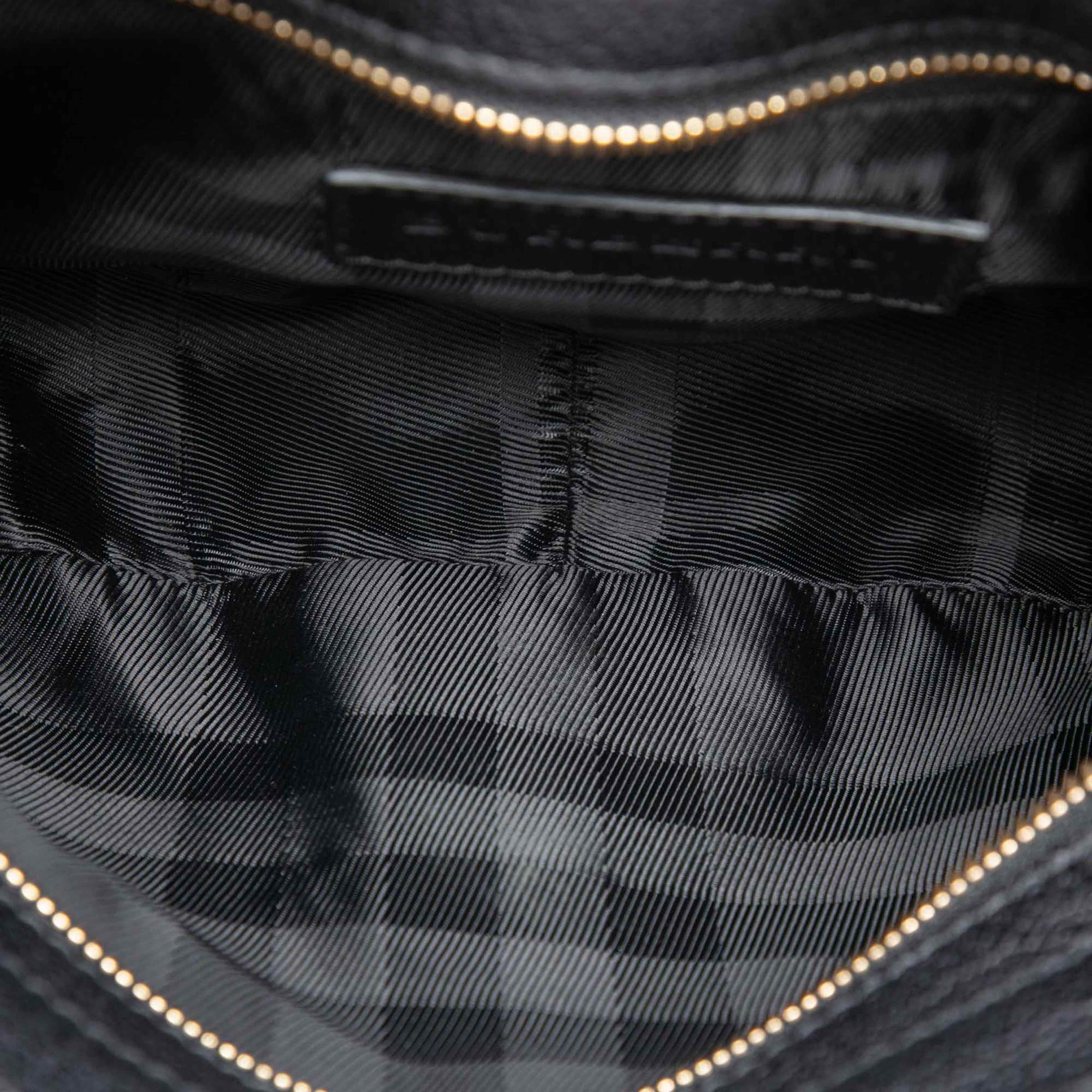 Burberry Small Grained Calfskin Holyoake Crossbody, från Luxclusif, i färgen svart. Klicka för att öppna bilden i stort format