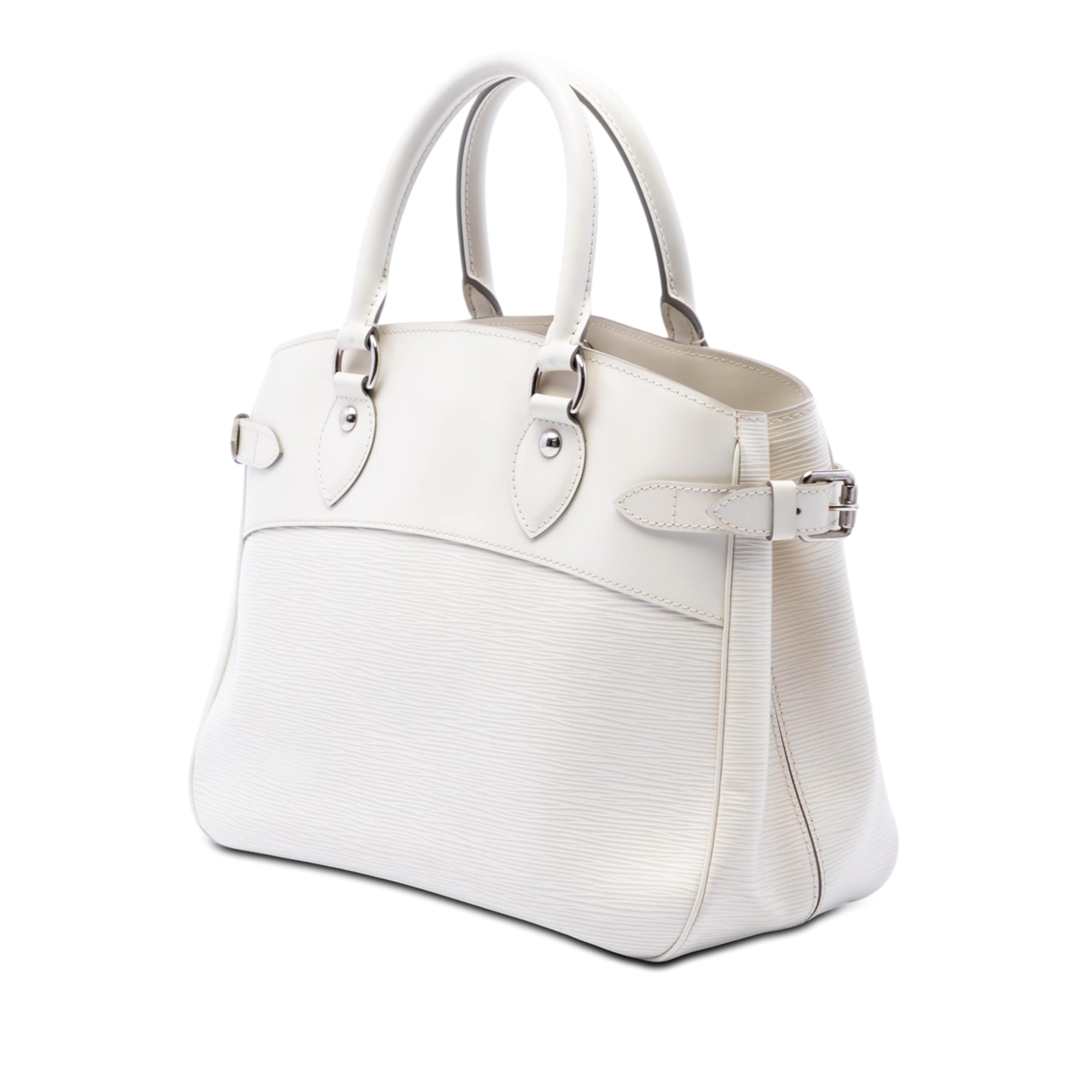 Louis Vuitton Epi Passy Pm, från Luxclusif, i färgen white. Klicka för att öppna bilden i stort format