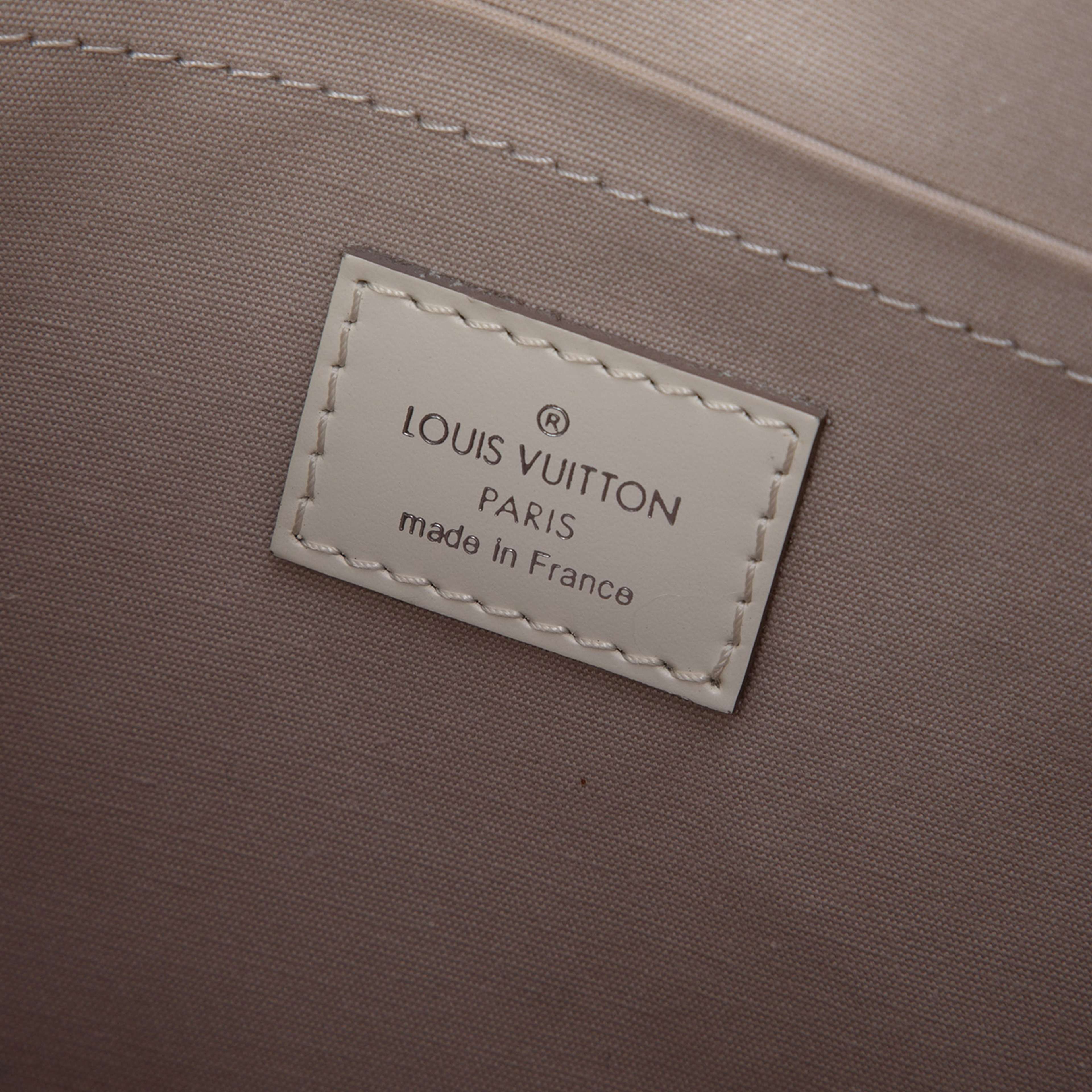 Louis Vuitton Epi Passy Pm, från Luxclusif, i färgen white. Klicka för att öppna bilden i stort format