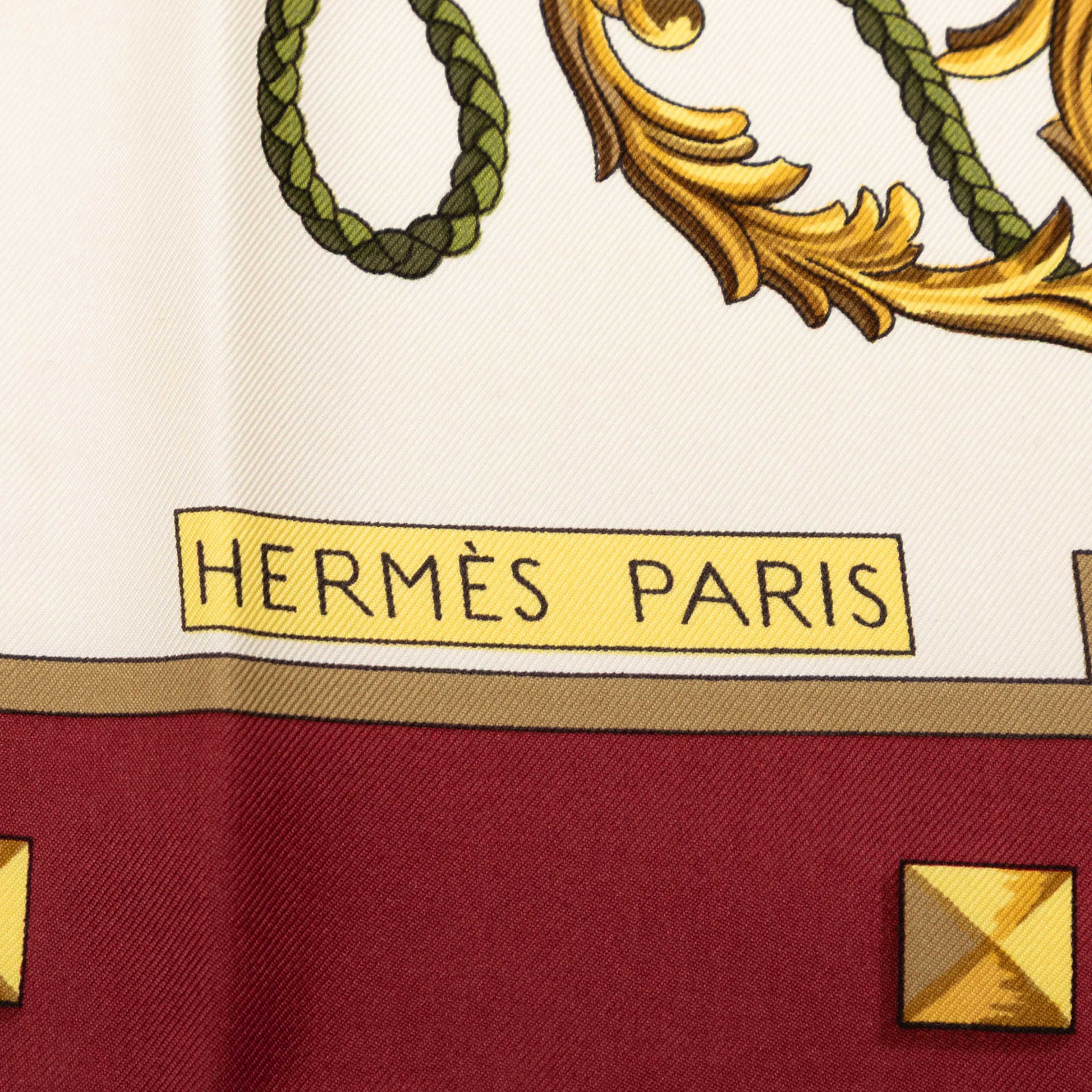 Hermès Les Cles Silk Scarf 90, från Luxclusif, i färgen vit. Klicka för att öppna bilden i stort format