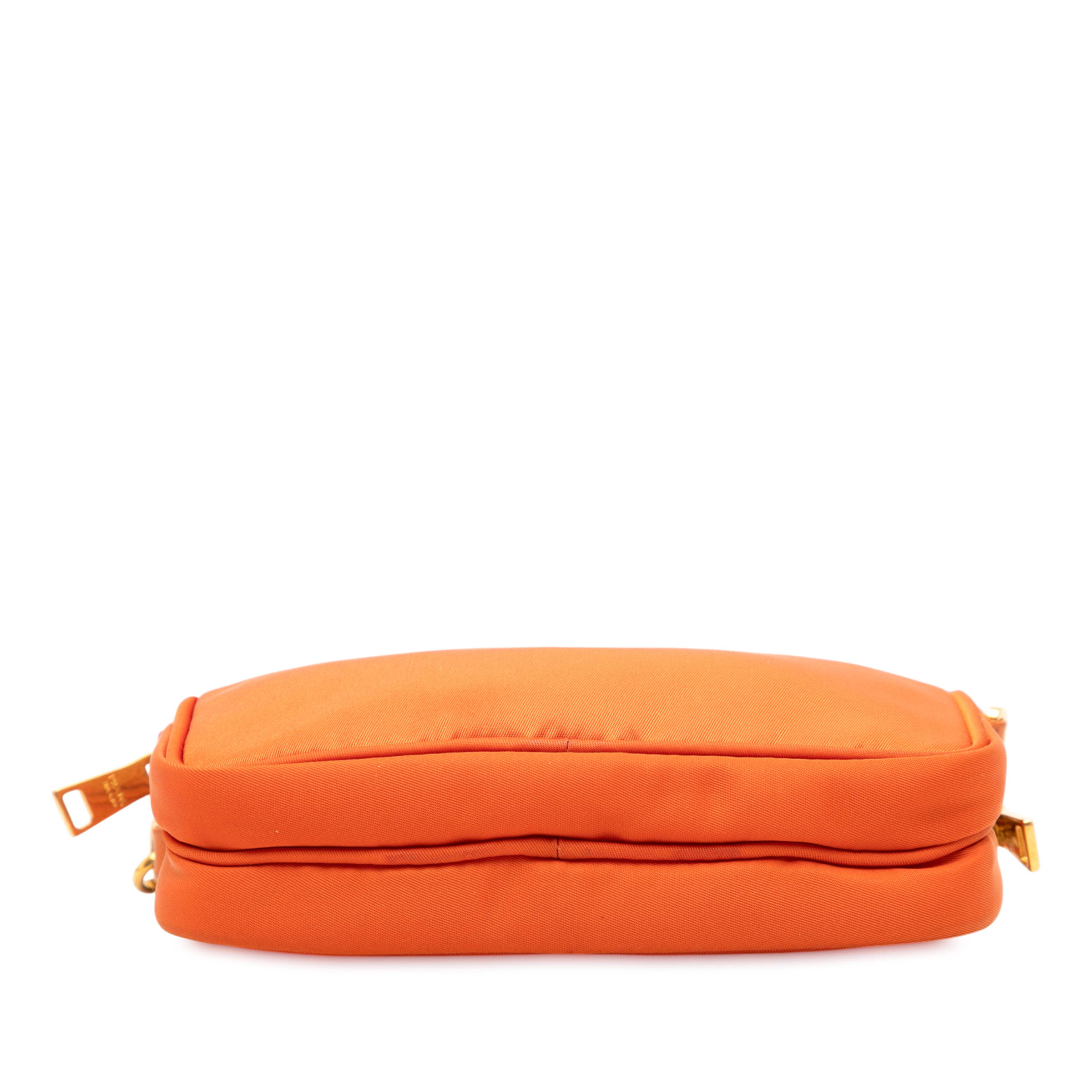 Prada Mini Tessuto Double Zip Camera Bag, från Luxclusif, i färgen orange. Klicka för att öppna bilden i stort format