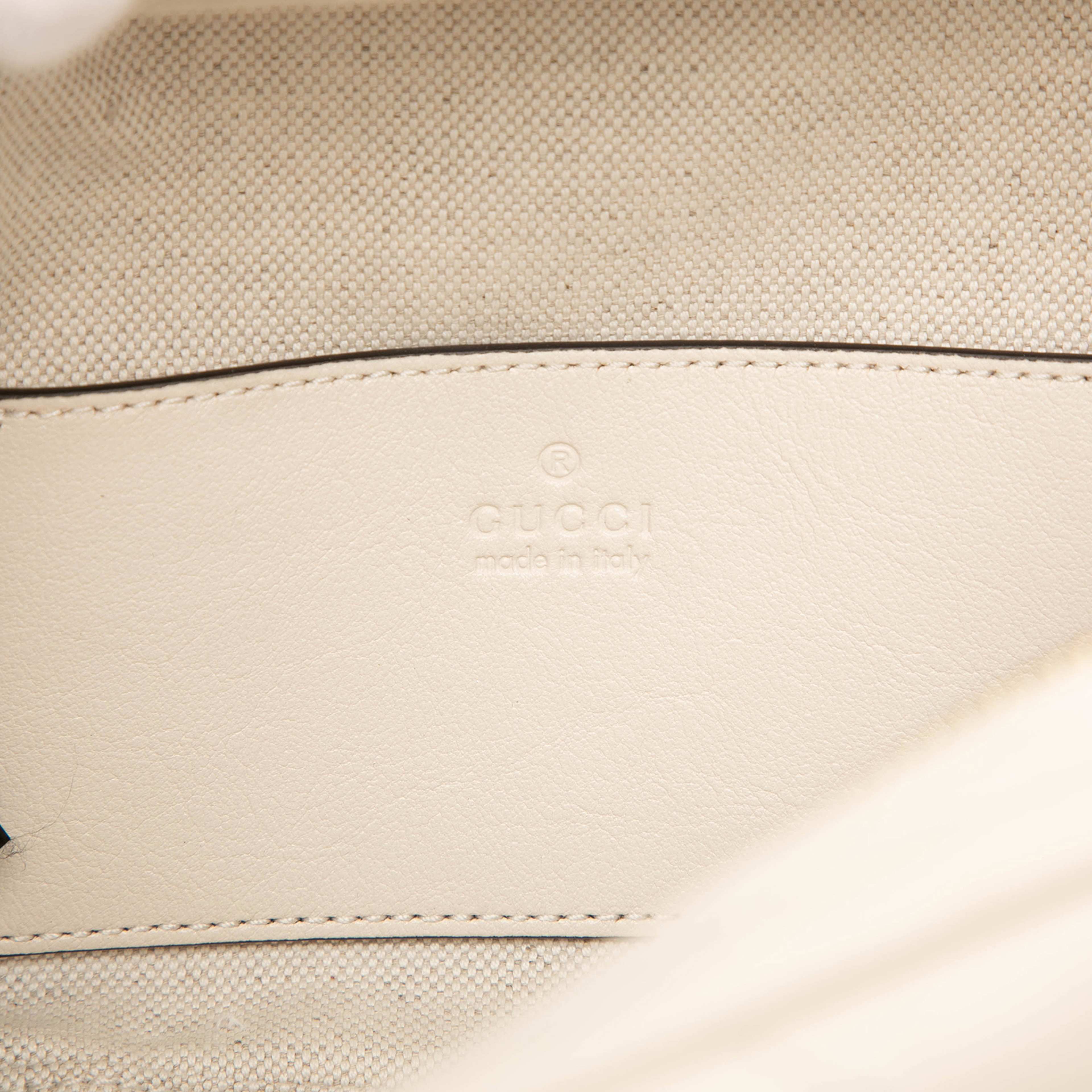 Gucci Matelasse Calfskin Blondie Top Handle Satchel, från Luxclusif, i färgen vit. Klicka för att öppna bilden i stort format