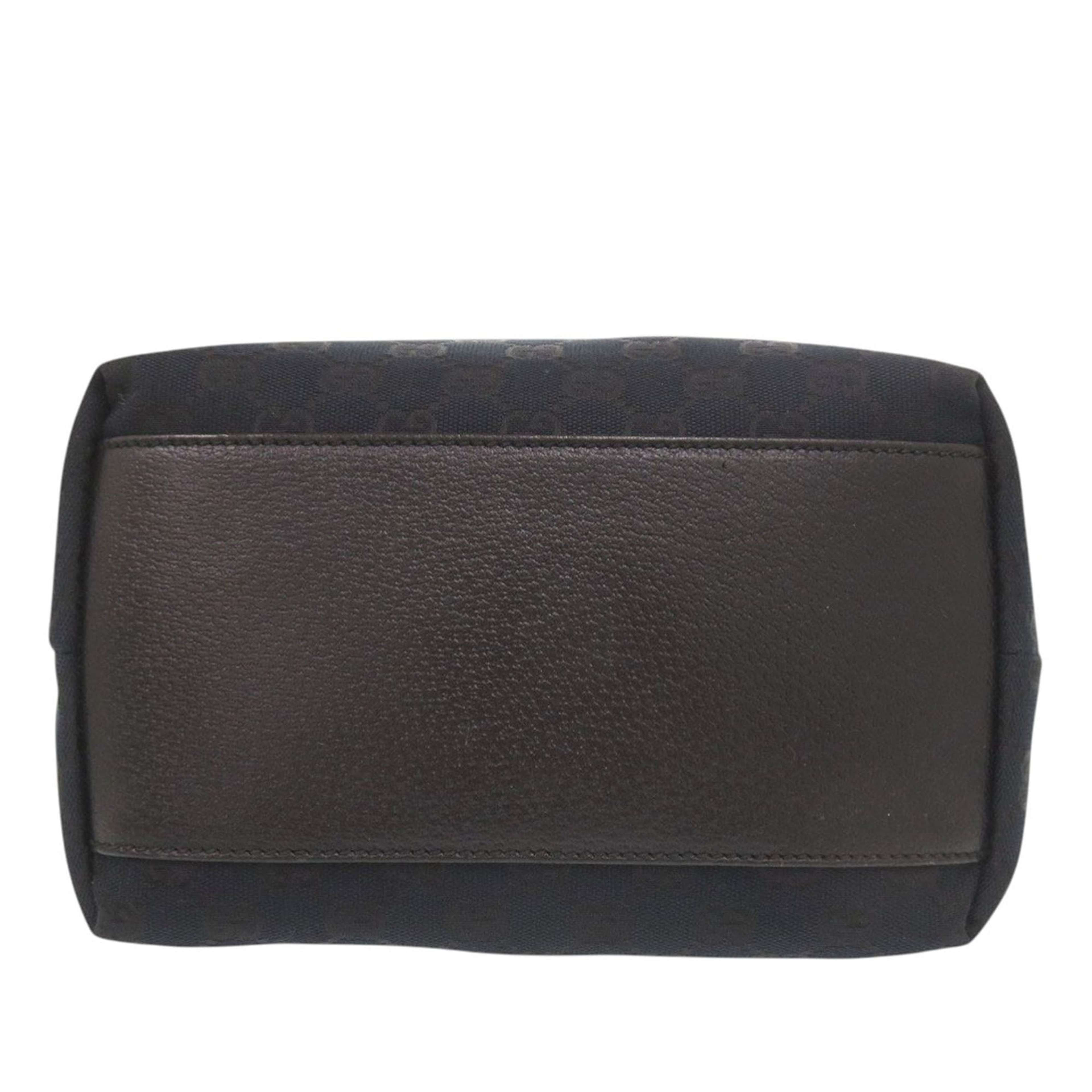 Gucci Gg Canvas Charmy Tote, från Luxclusif, i färgen svart. Klicka för att öppna bilden i stort format