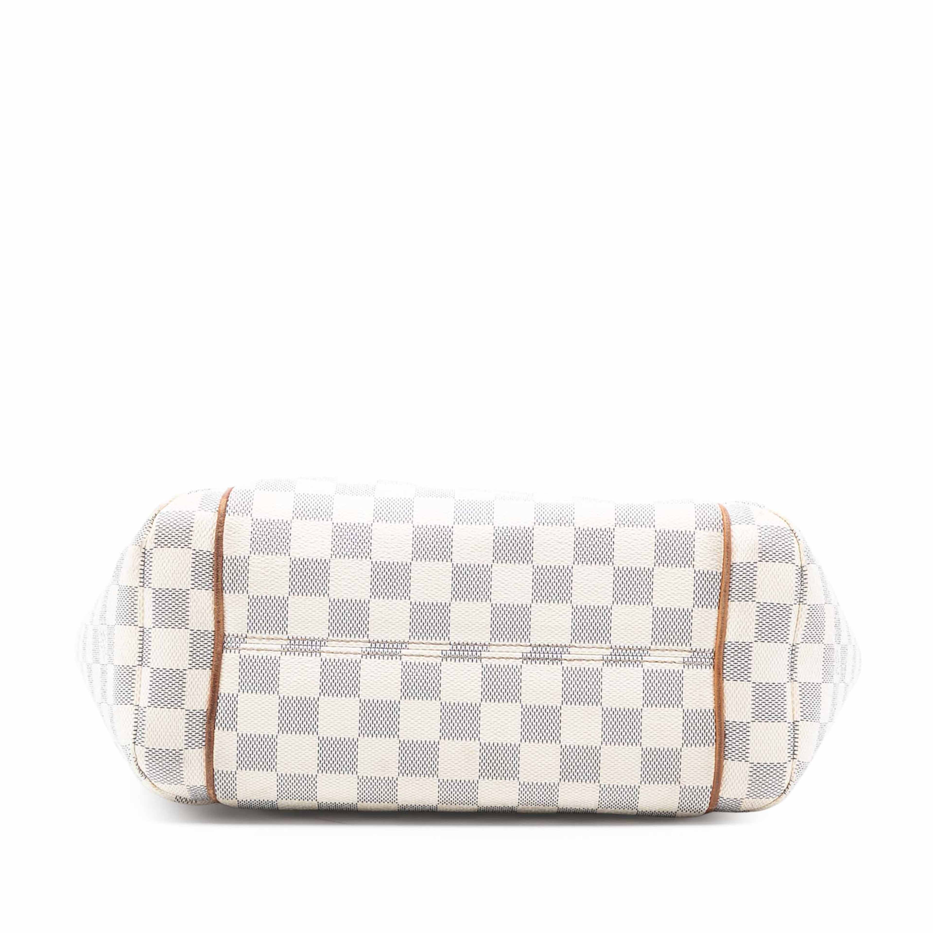 Louis Vuitton Damier Azur Totally Pm, från Luxclusif, i färgen white. Klicka för att öppna bilden i stort format