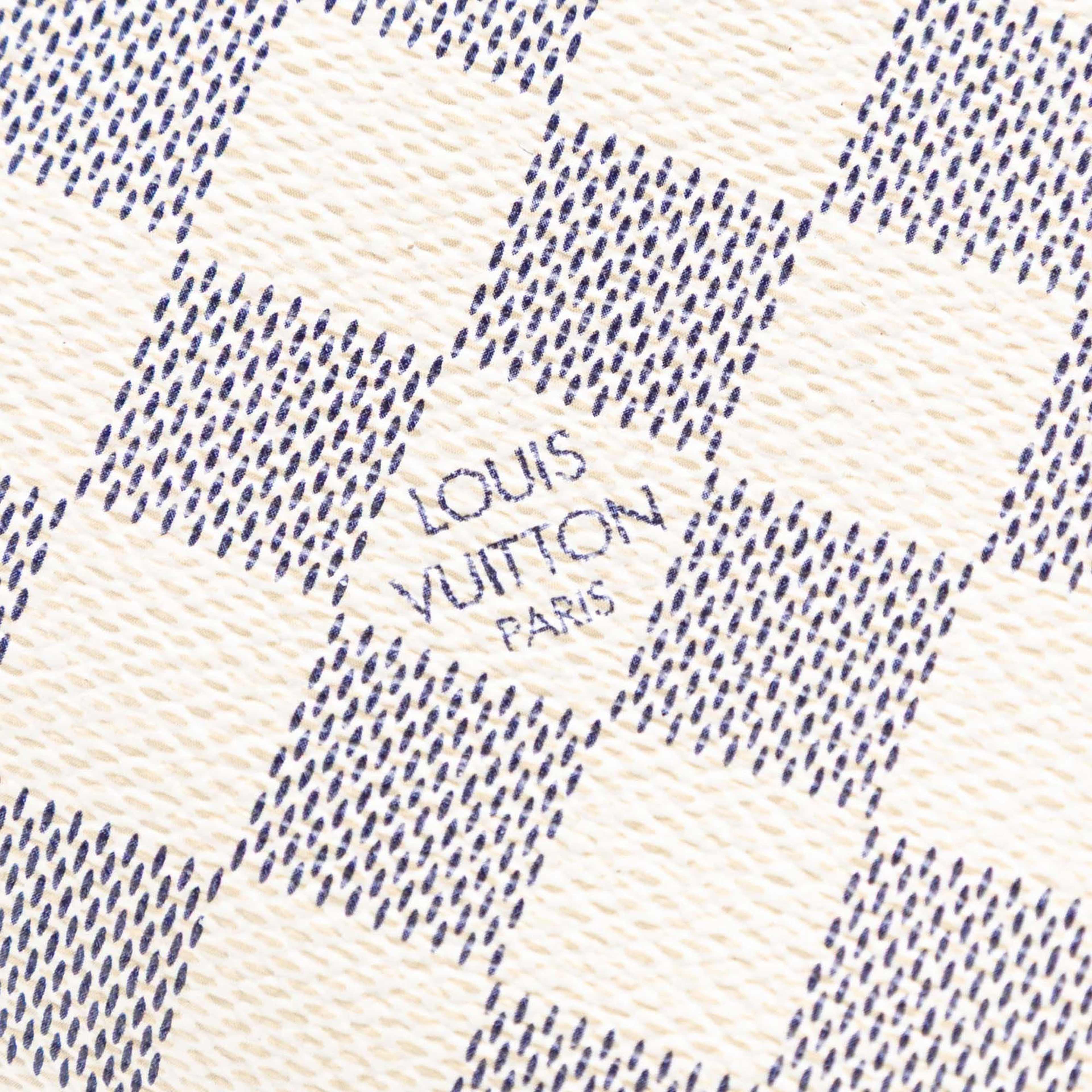 Louis Vuitton Damier Azur Totally Pm, från Luxclusif, i färgen white. Klicka för att öppna bilden i stort format