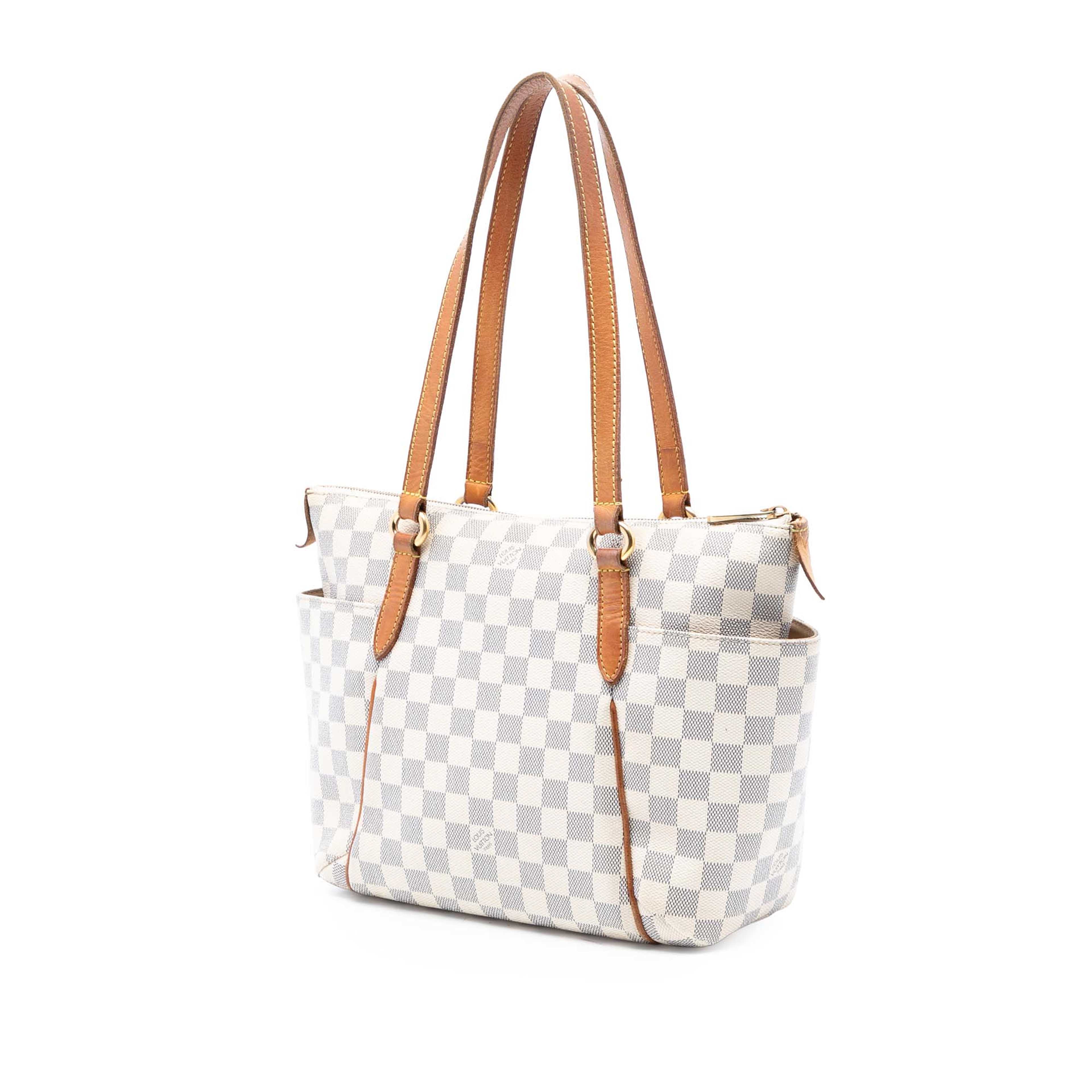 Louis Vuitton Damier Azur Totally Pm, från Luxclusif, i färgen white. Klicka för att öppna bilden i stort format