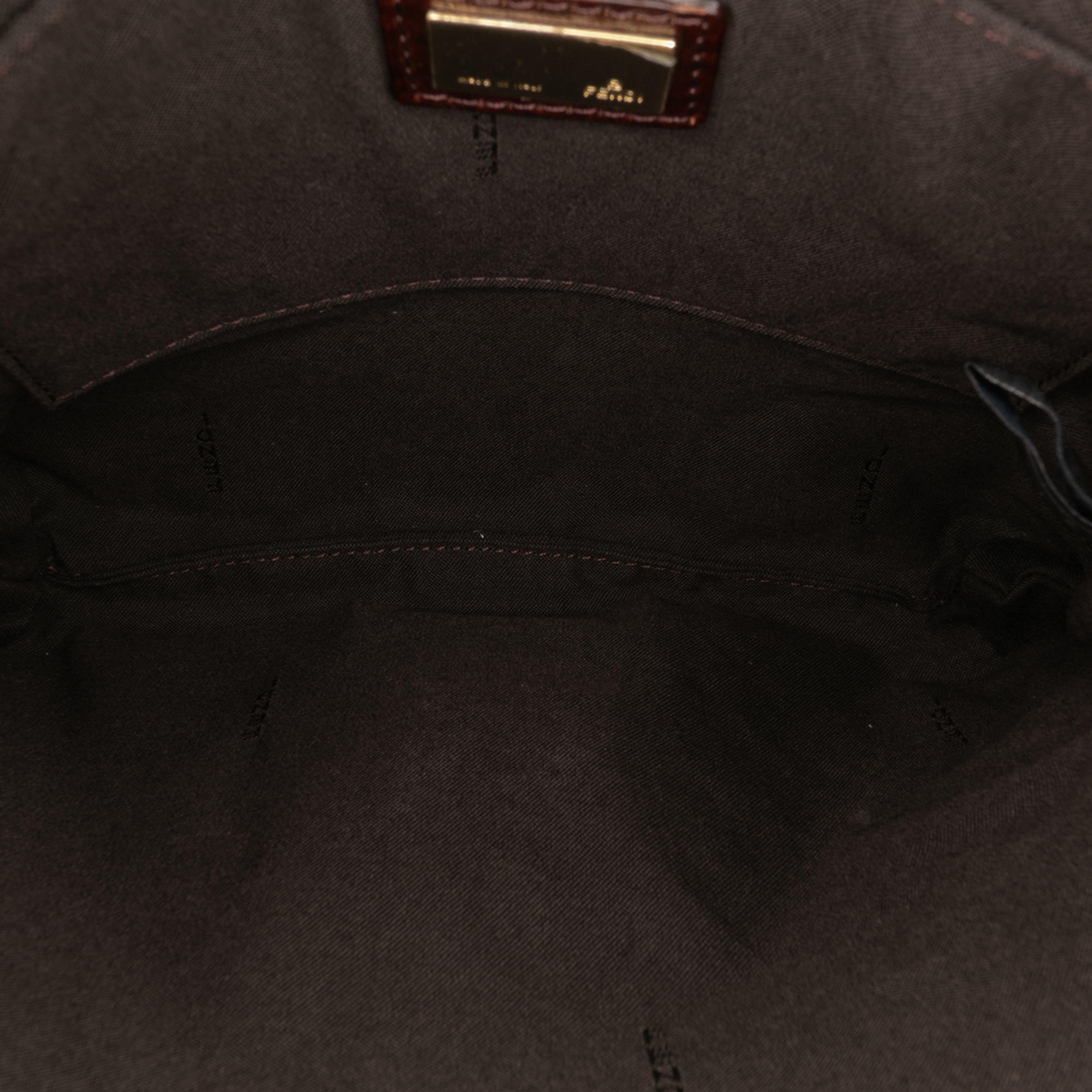 Fendi Zucchino Canvas Crossbody, från Luxclusif, i färgen beige. Klicka för att öppna bilden i stort format