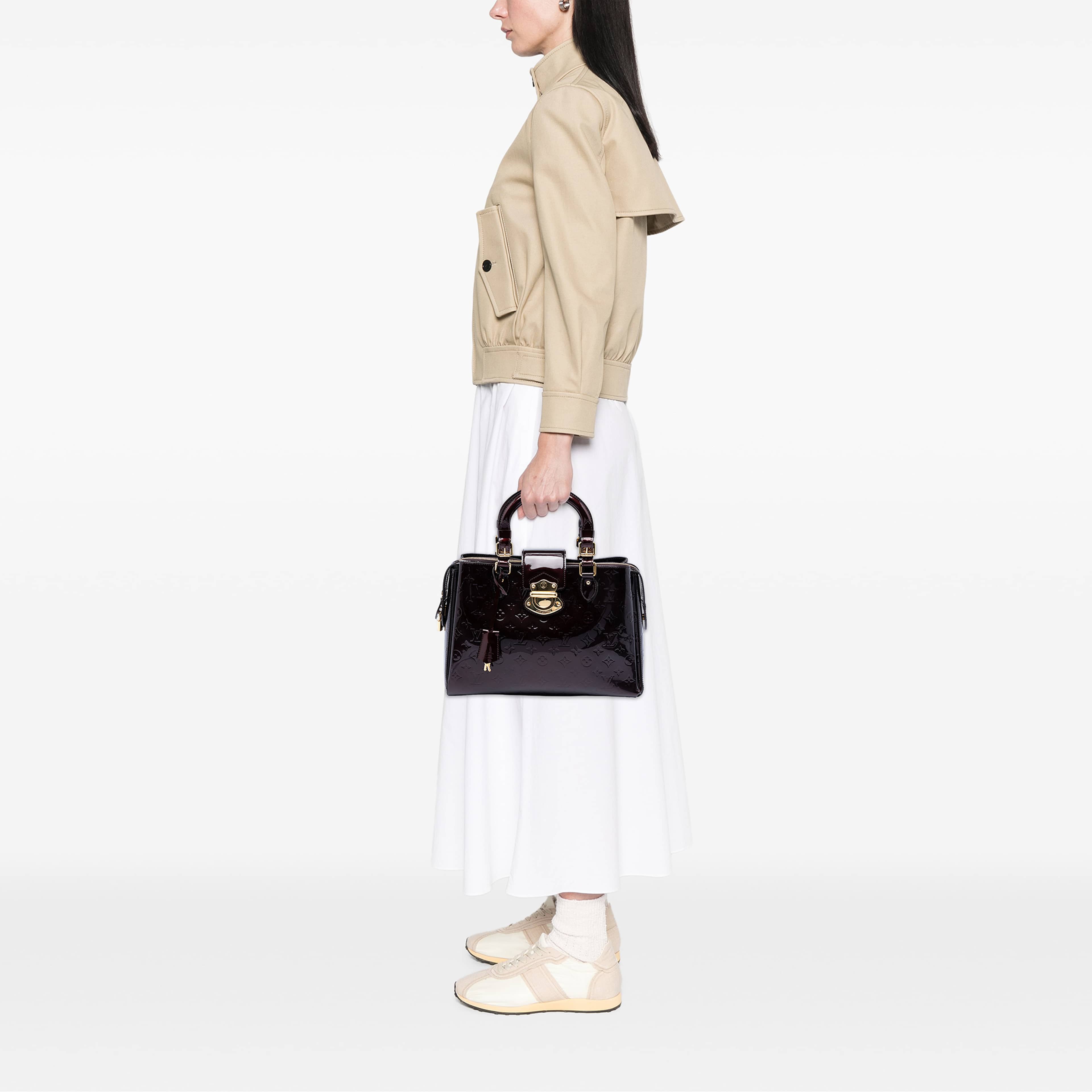 Louis Vuitton Monogram Vernis Melrose Avenue, från Luxclusif, i färgen purpur. Klicka för att öppna bilden i stort format
