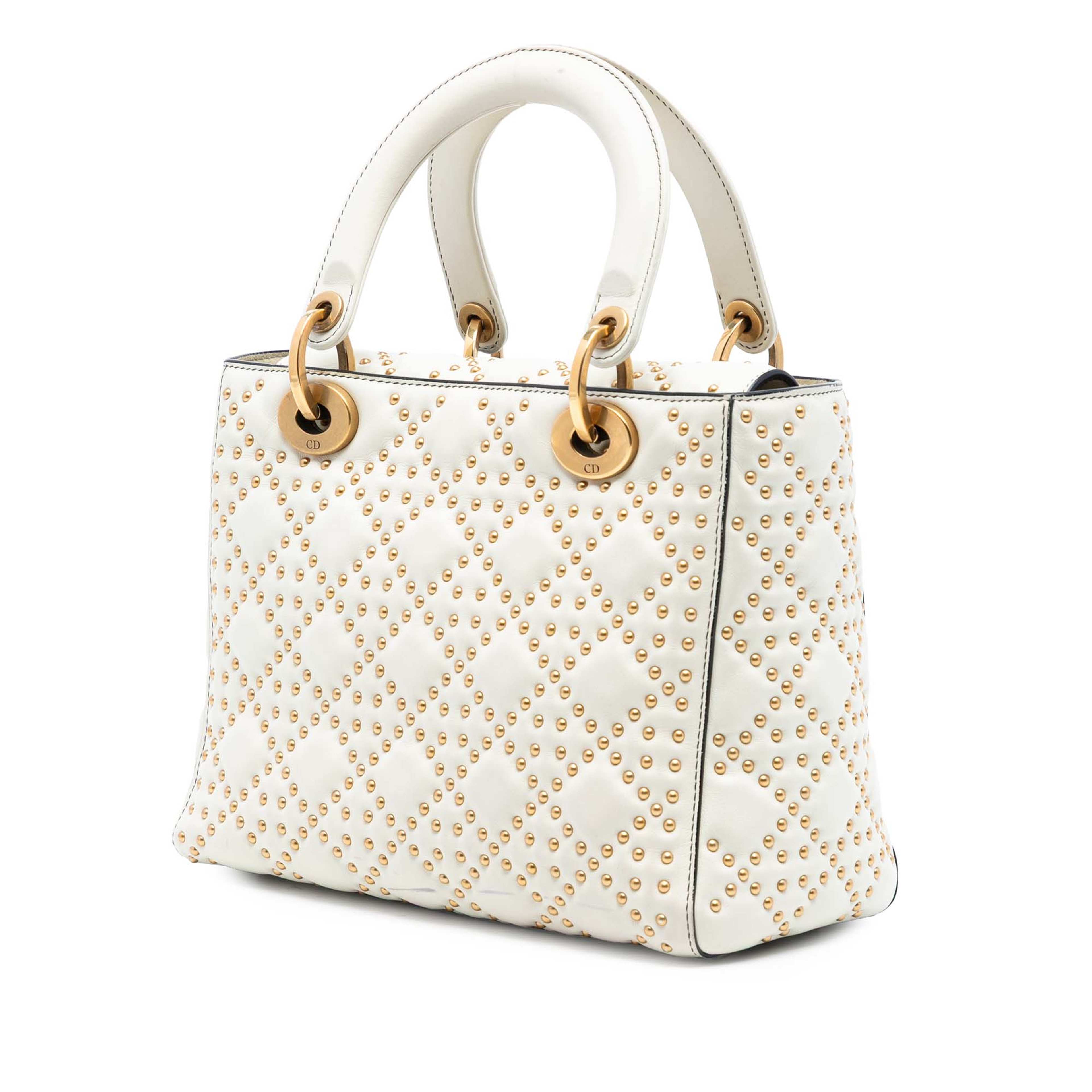 Dior Medium Lambskin Cannage Studded Supple Lady Dior, från Luxclusif, i färgen vit. Klicka för att öppna bilden i stort format