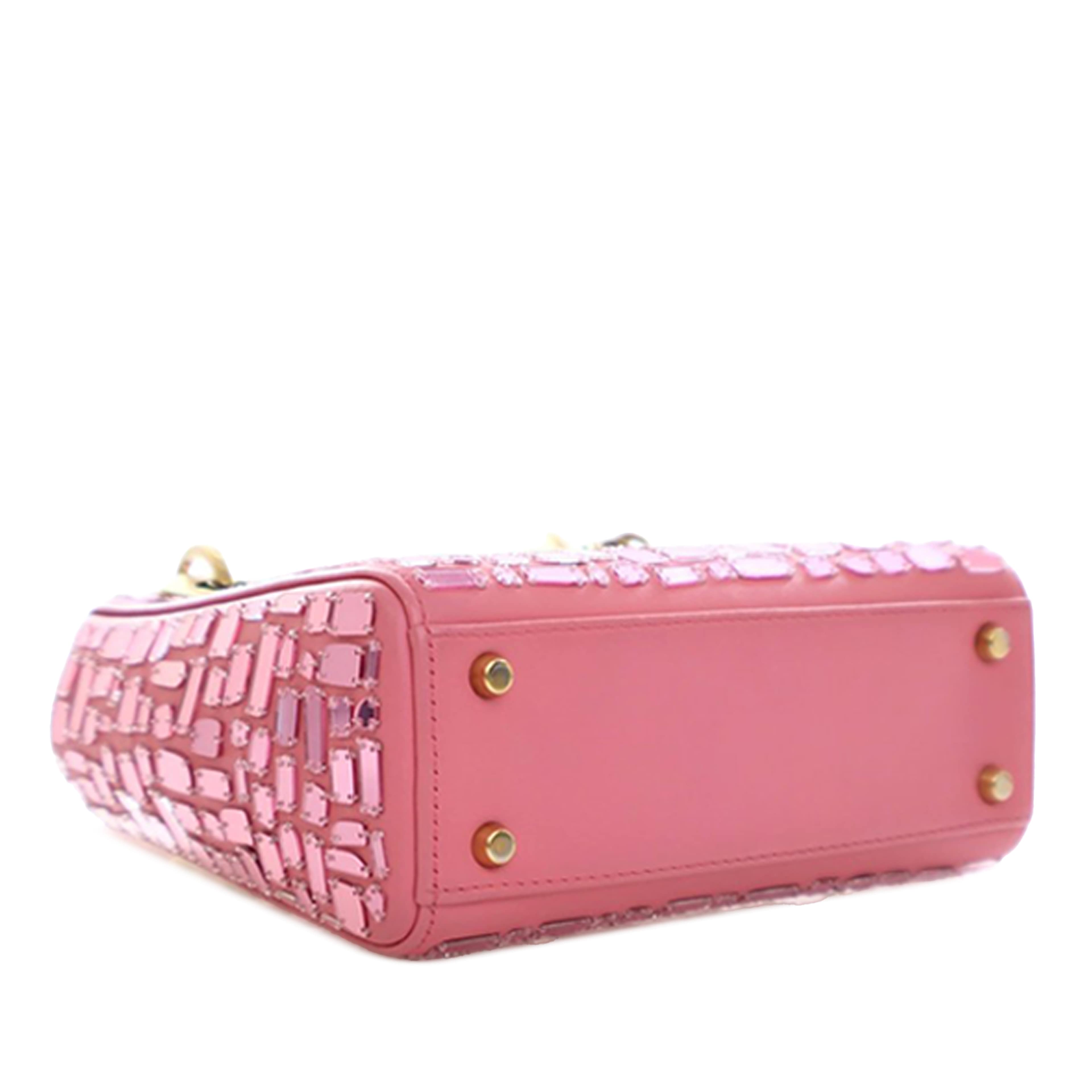 Dior Mini Smooth Calfskin Embroidered Mosaic Of Mirrors Lady Dior, från Luxclusif, i färgen pink. Klicka för att öppna bilden i stort format