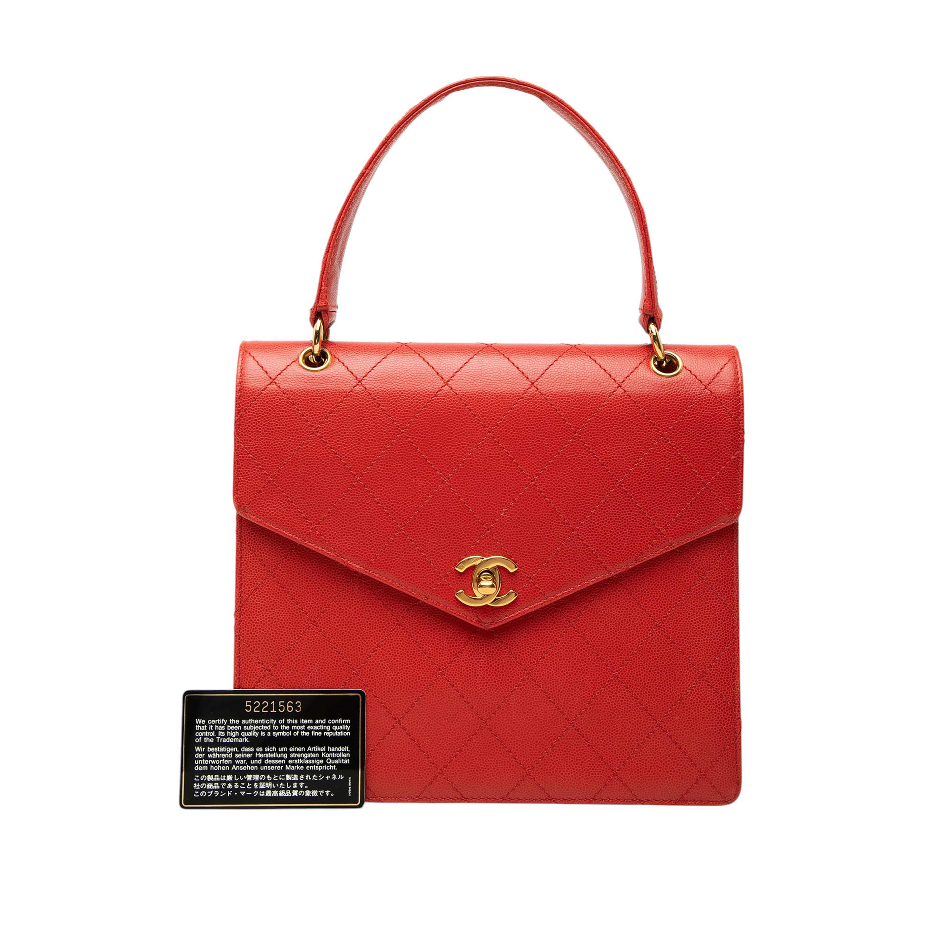 Chanel Cc Quilted Caviar Turnlock Top Handle, från Luxclusif, i färgen röd. Klicka för att öppna bilden i stort format