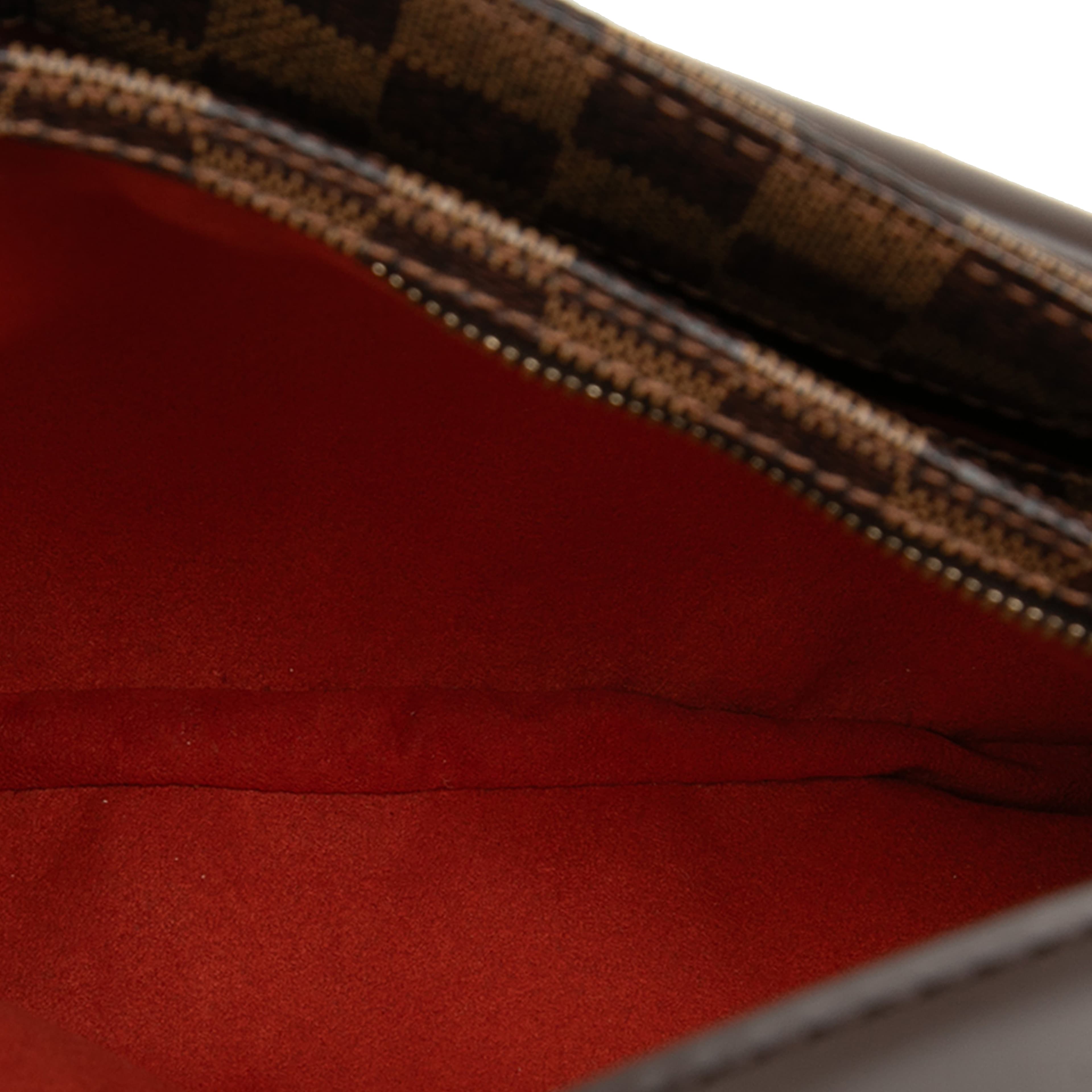 Louis Vuitton Damier Ebene Aubagne, från Luxclusif, i färgen brown. Klicka för att öppna bilden i stort format