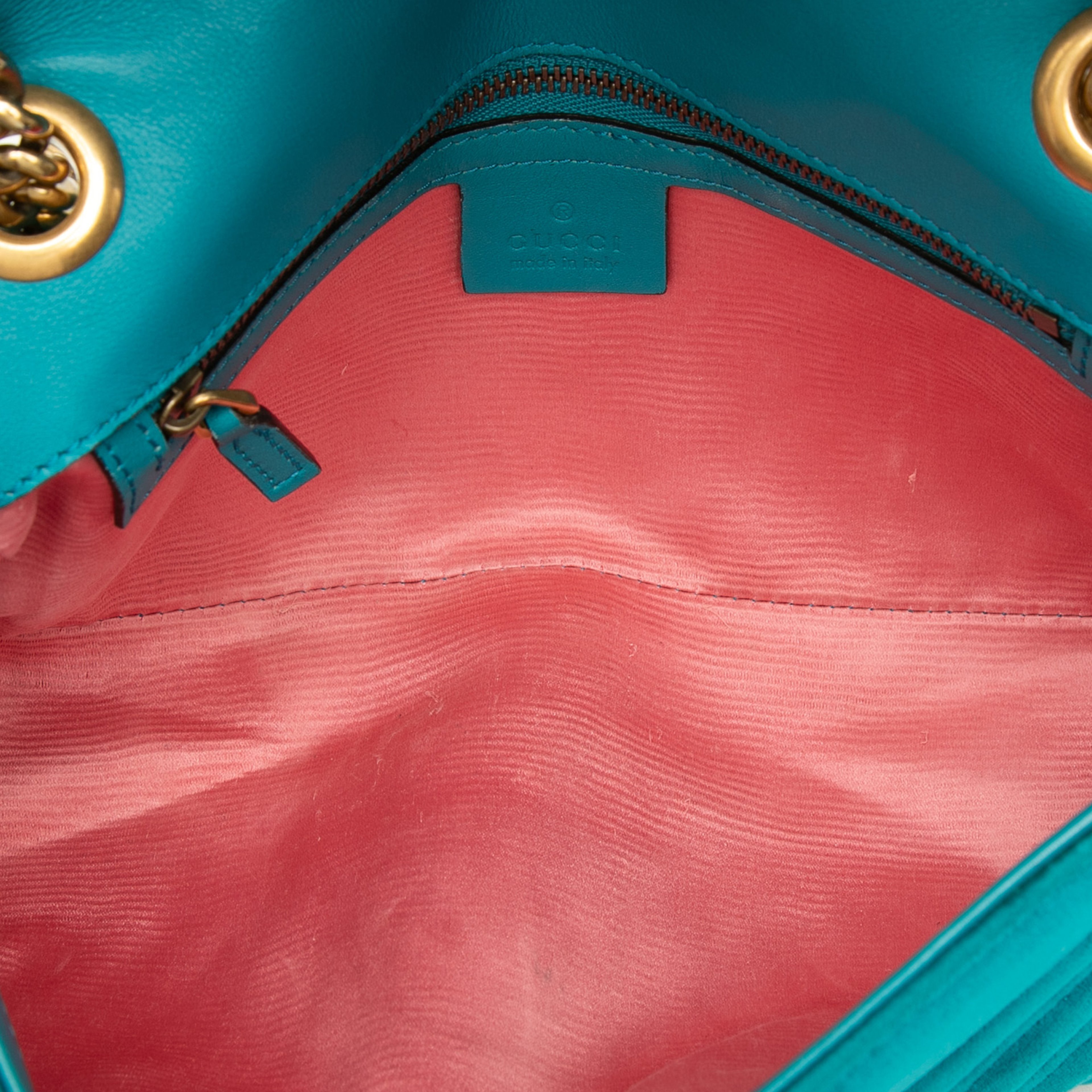 Gucci Medium Gg Marmont Matelasse Velvet Shoulder Bag, från Luxclusif, i färgen turquoise. Klicka för att öppna bilden i stort format