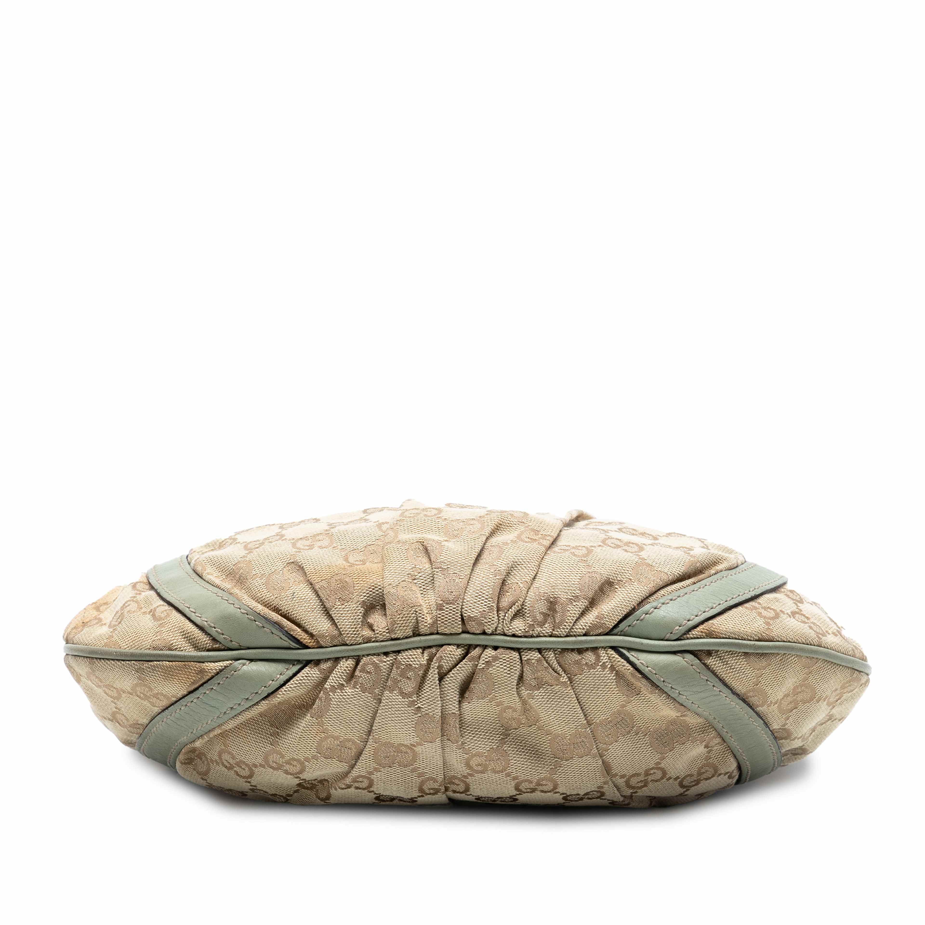 Gucci Gg Canvas Abbey D Ring Crossbody, från Luxclusif, i färgen beige. Klicka för att öppna bilden i stort format