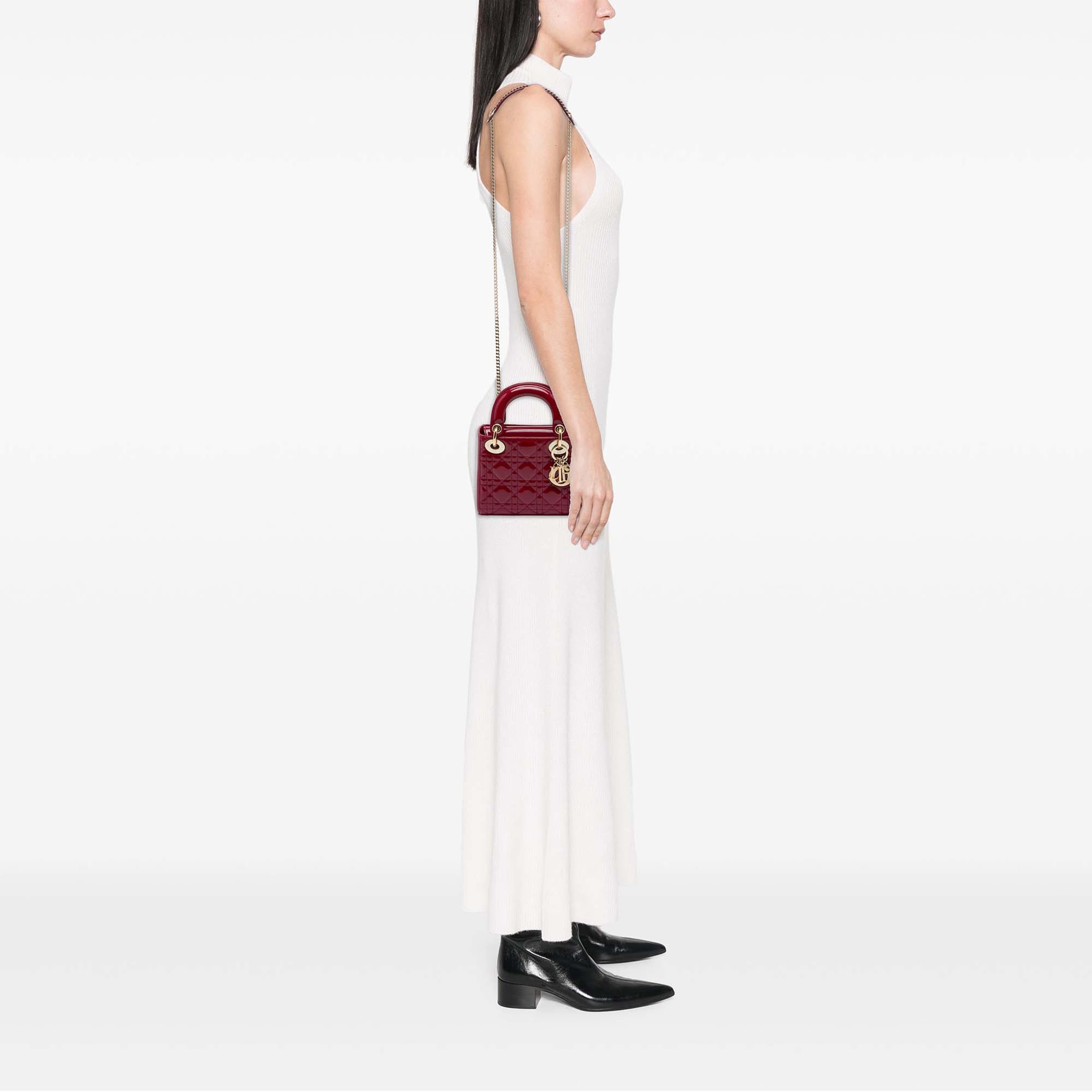 Dior Mini Patent Cannage Lady Dior, från Luxclusif, i färgen röd. Klicka för att öppna bilden i stort format
