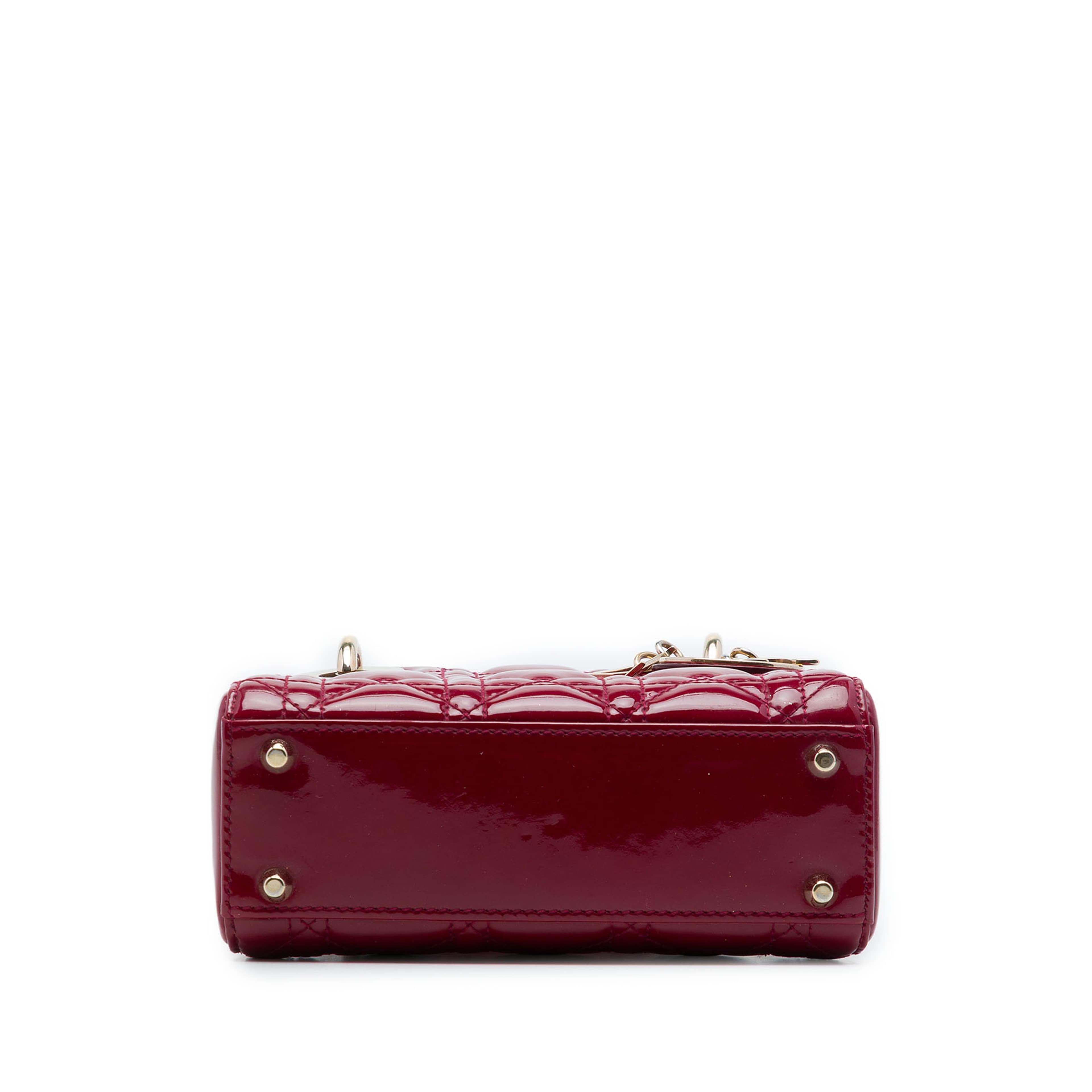 Dior Mini Patent Cannage Lady Dior, från Luxclusif, i färgen röd. Klicka för att öppna bilden i stort format