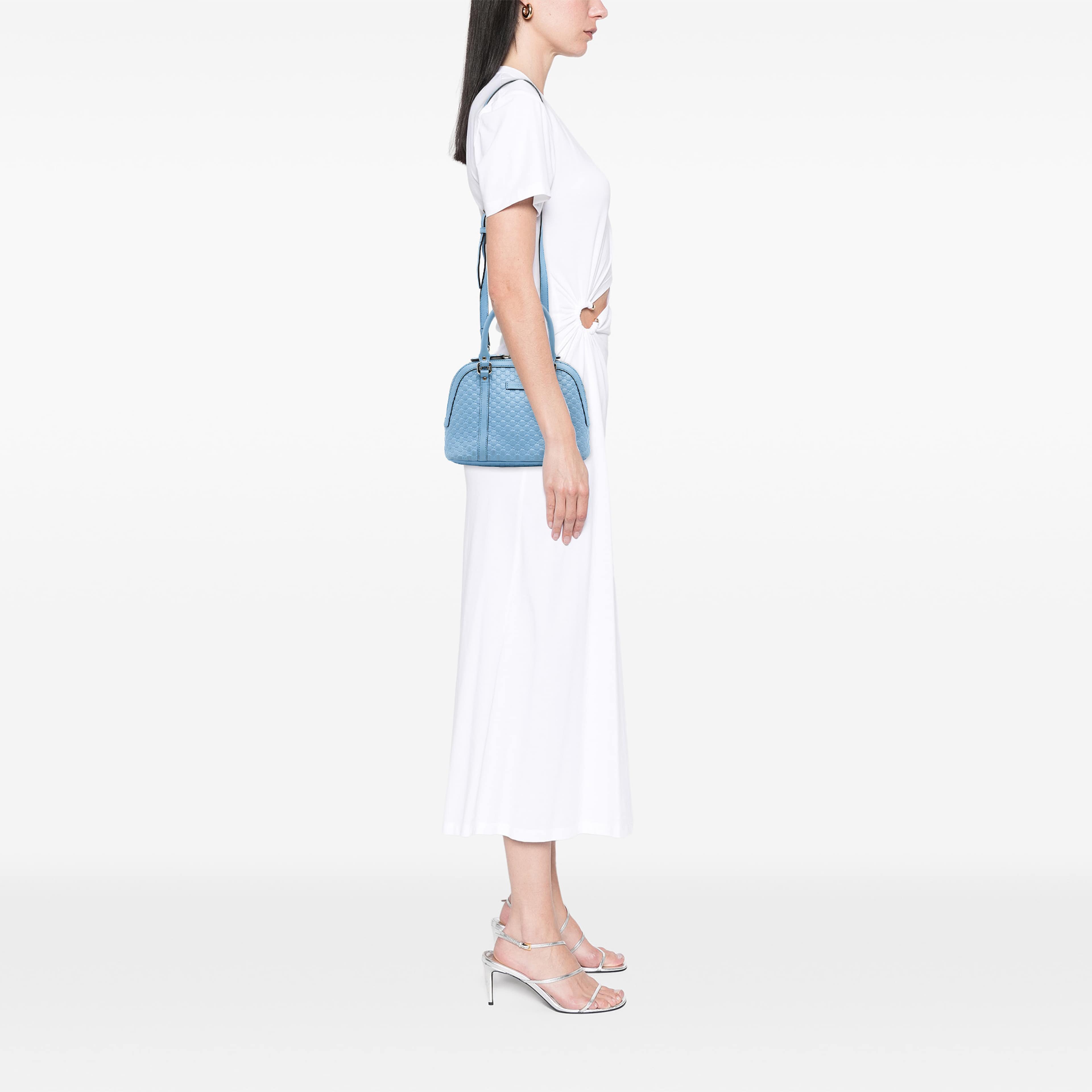 Gucci Mini Microguccissima Dome Satchel, från Luxclusif, i färgen blå. Klicka för att öppna bilden i stort format
