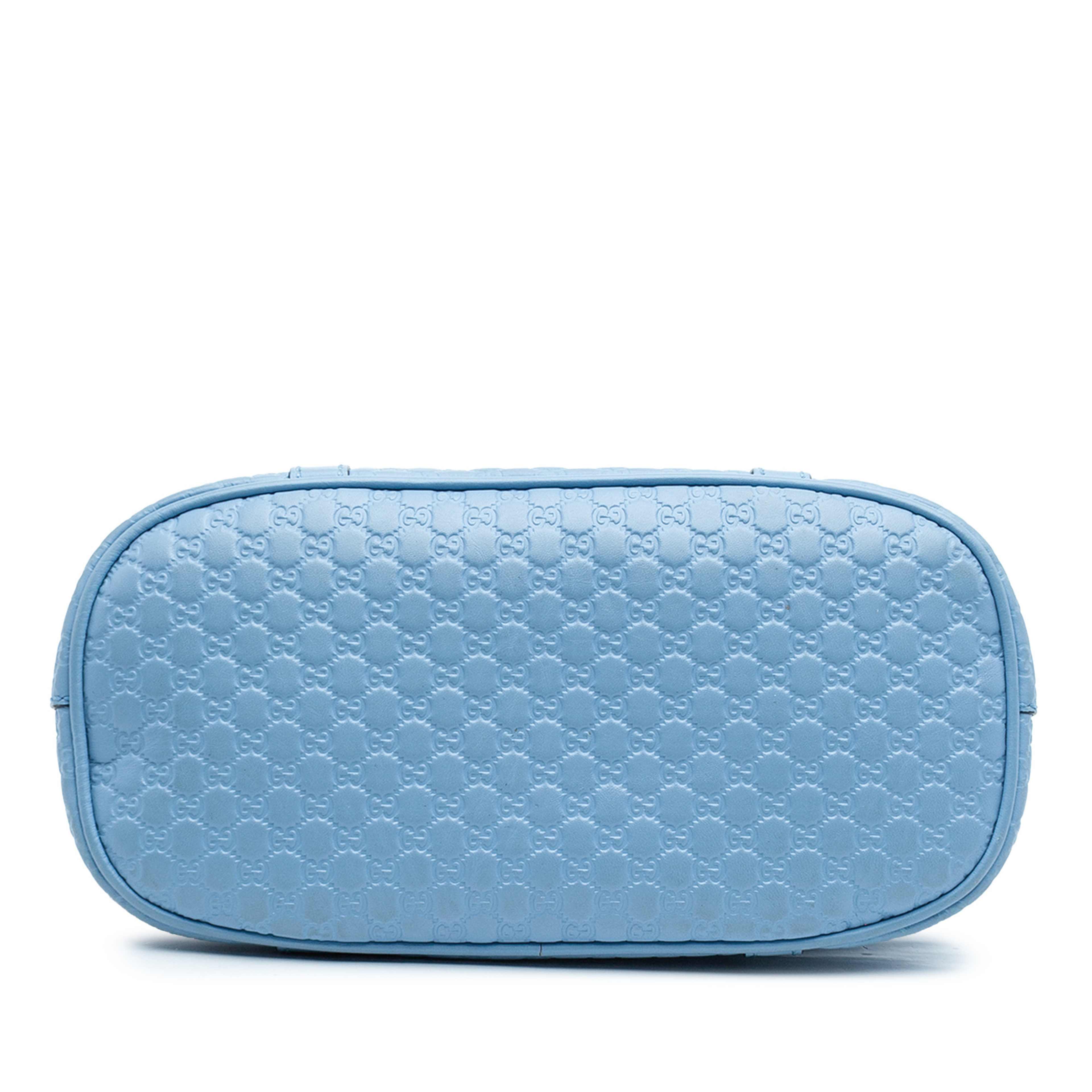 Gucci Mini Microguccissima Dome Satchel, från Luxclusif, i färgen blå. Klicka för att öppna bilden i stort format