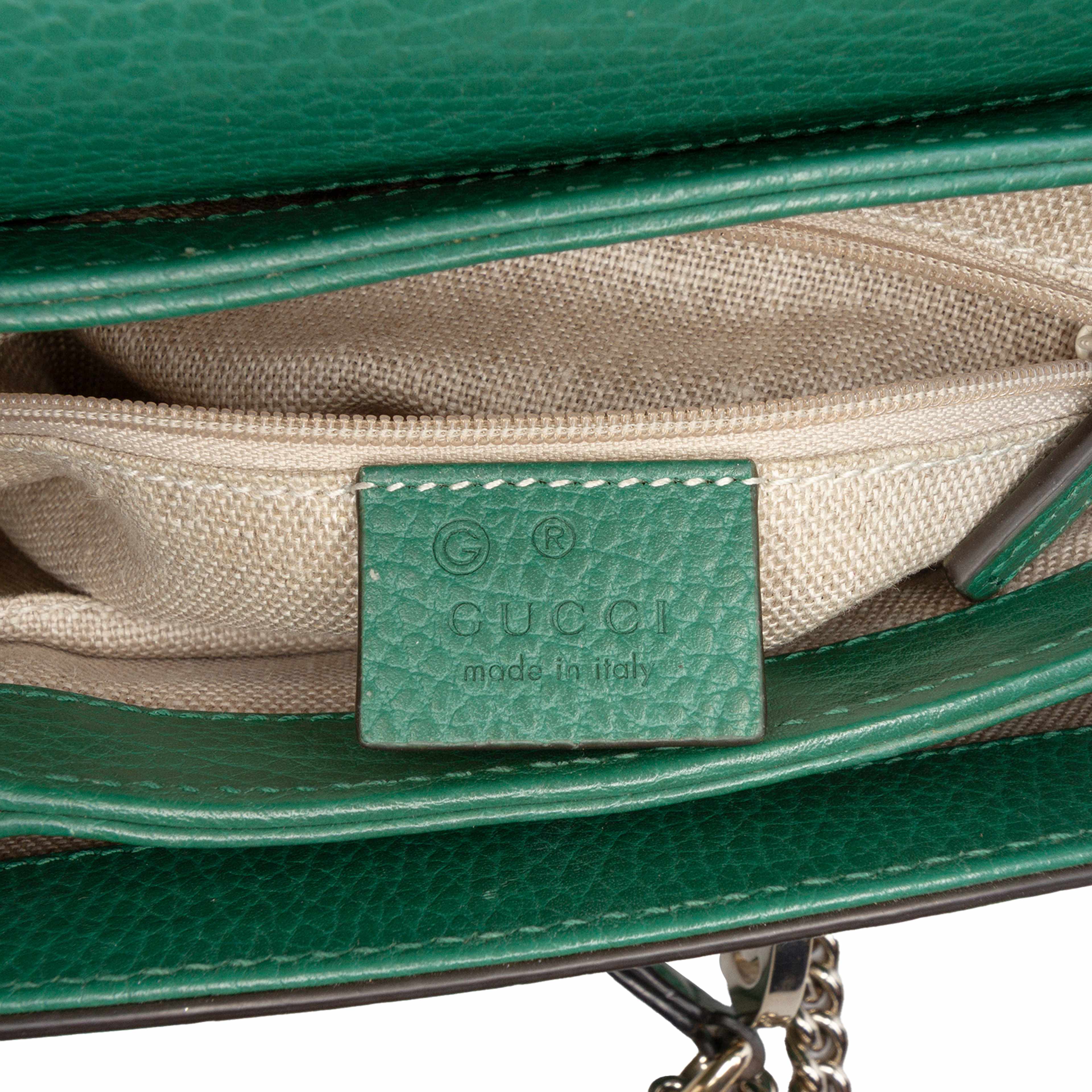 Gucci Small Dollar Calfskin Interlocking G Crossbody, från Luxclusif, i färgen green. Klicka för att öppna bilden i stort format
