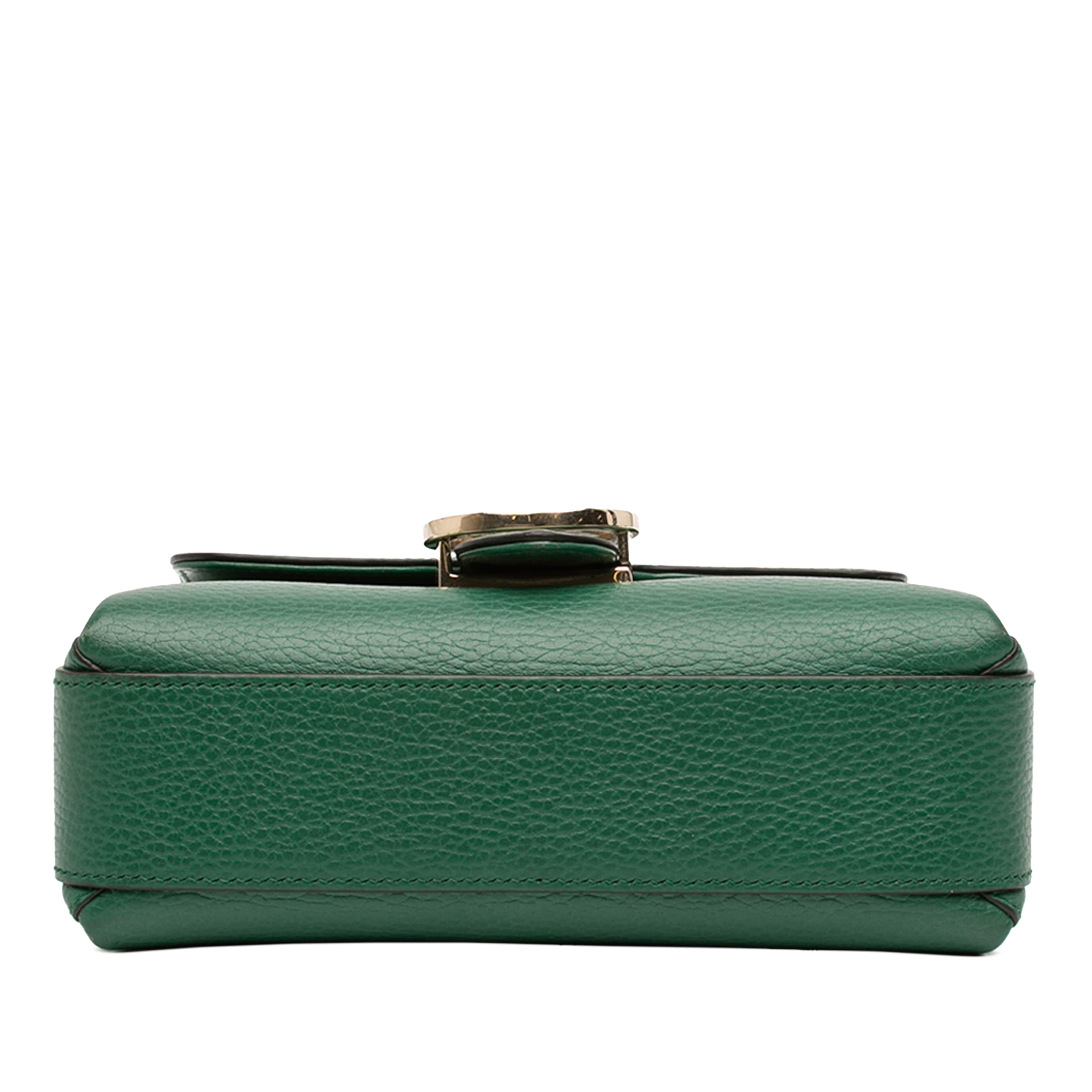 Gucci Small Dollar Calfskin Interlocking G Crossbody, från Luxclusif, i färgen green. Klicka för att öppna bilden i stort format